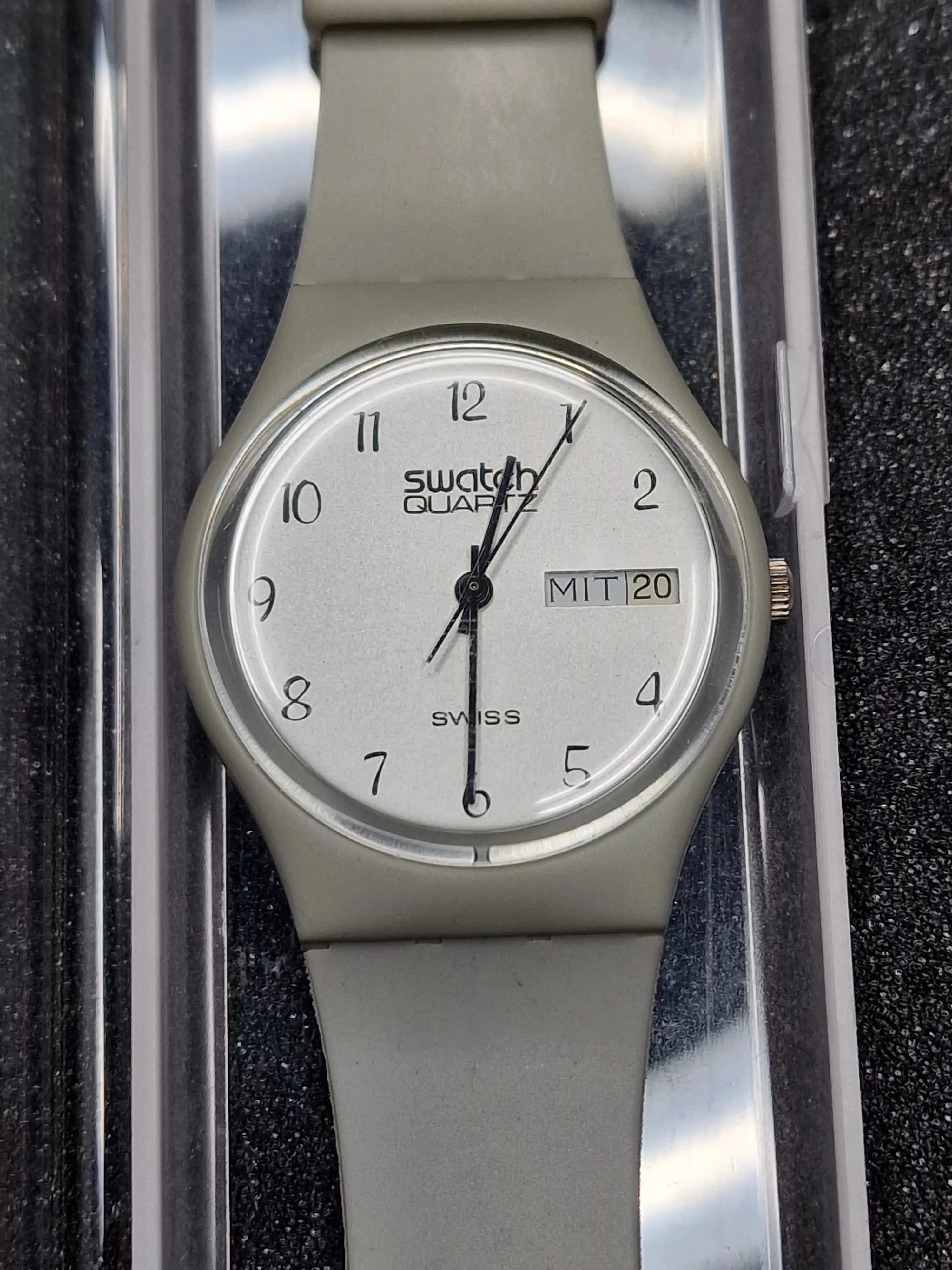 🖤 Swatch GB715 “Color Windows” (1989) – Geometric Minimalism