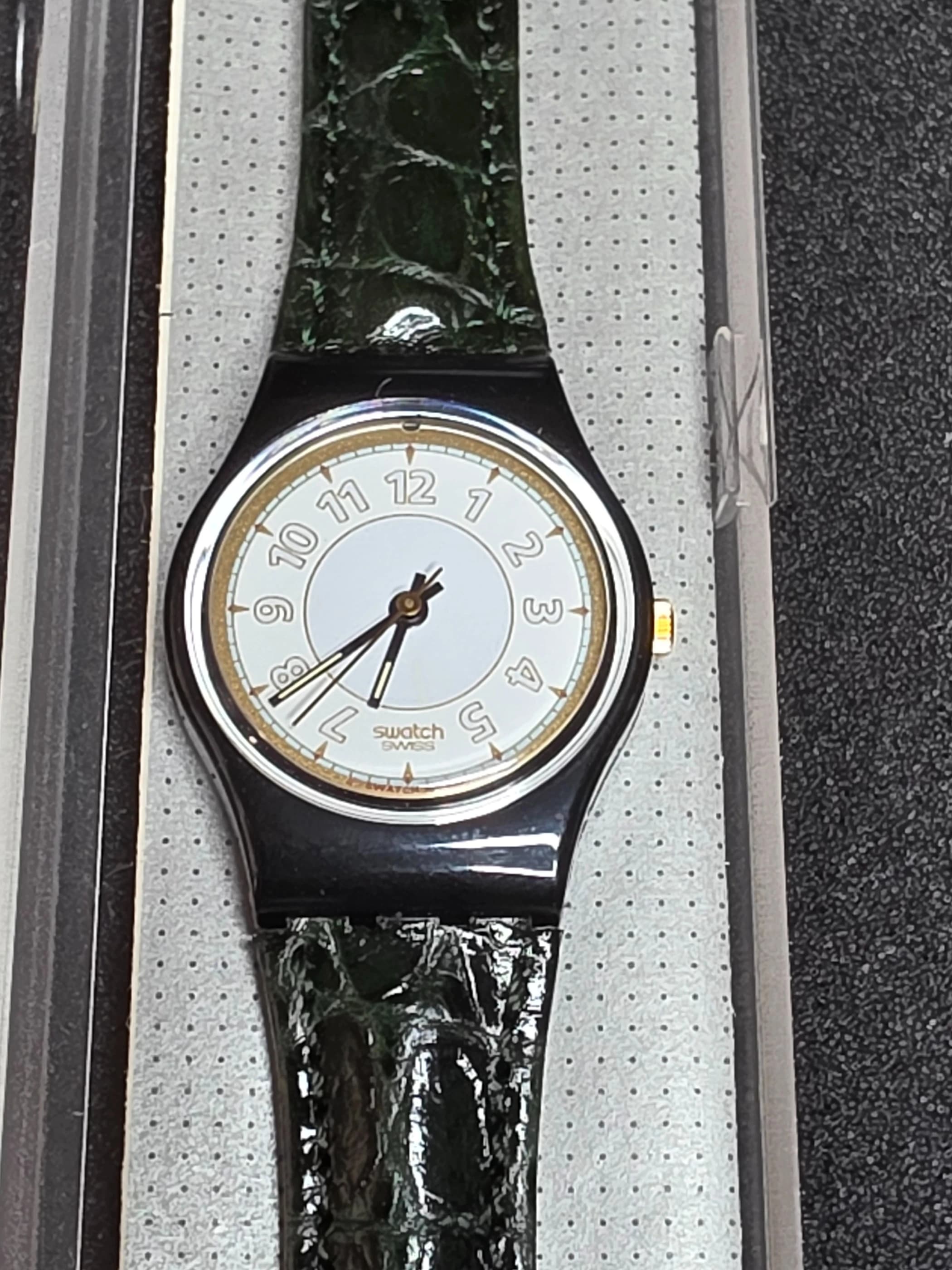 Swatch Lady Raissa LB13Q – 1992 – NOS – Unique Green Strap