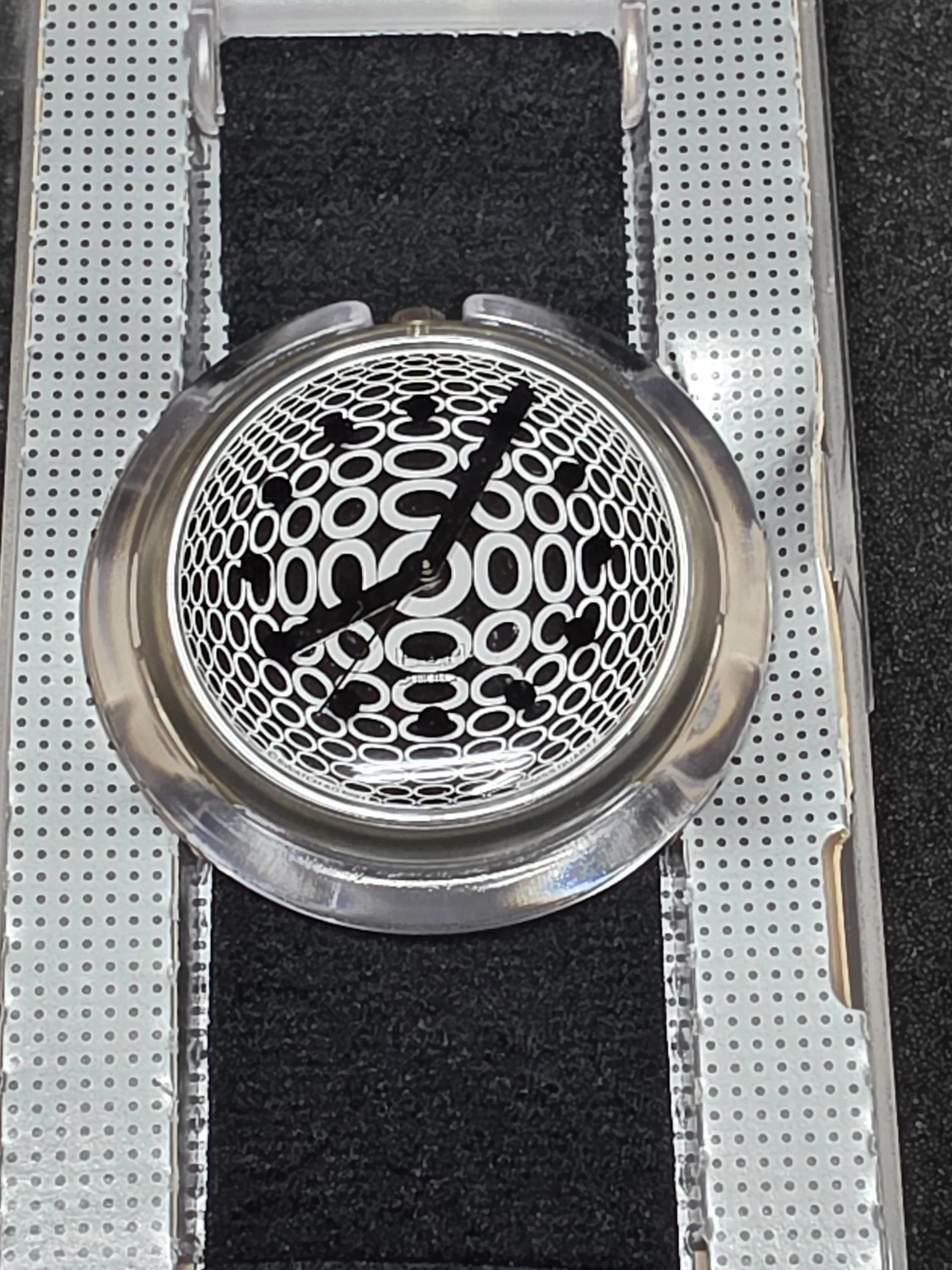 Swatch Lady LK138 "Snow Collage" (1992) – Vintage Pop Design