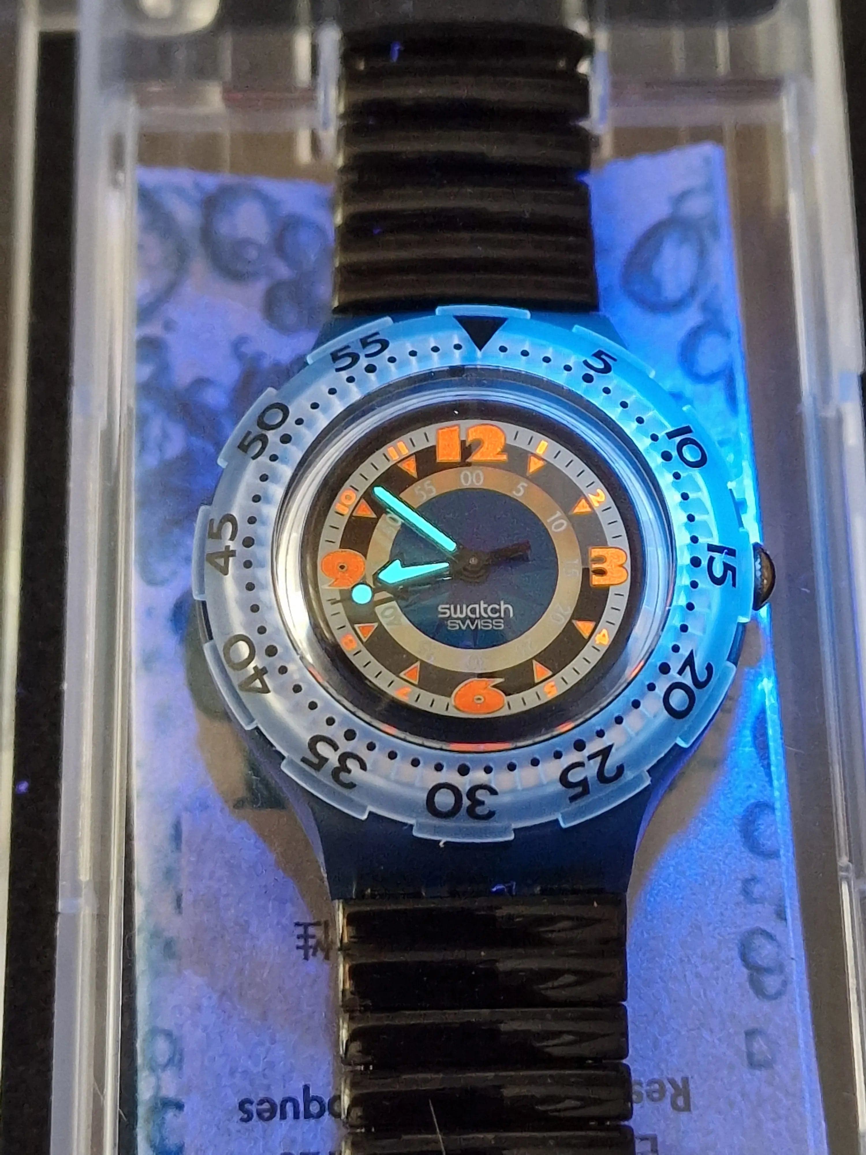Swatch Scuba “Over the Wave” – SDN105 (1993) – Full Set