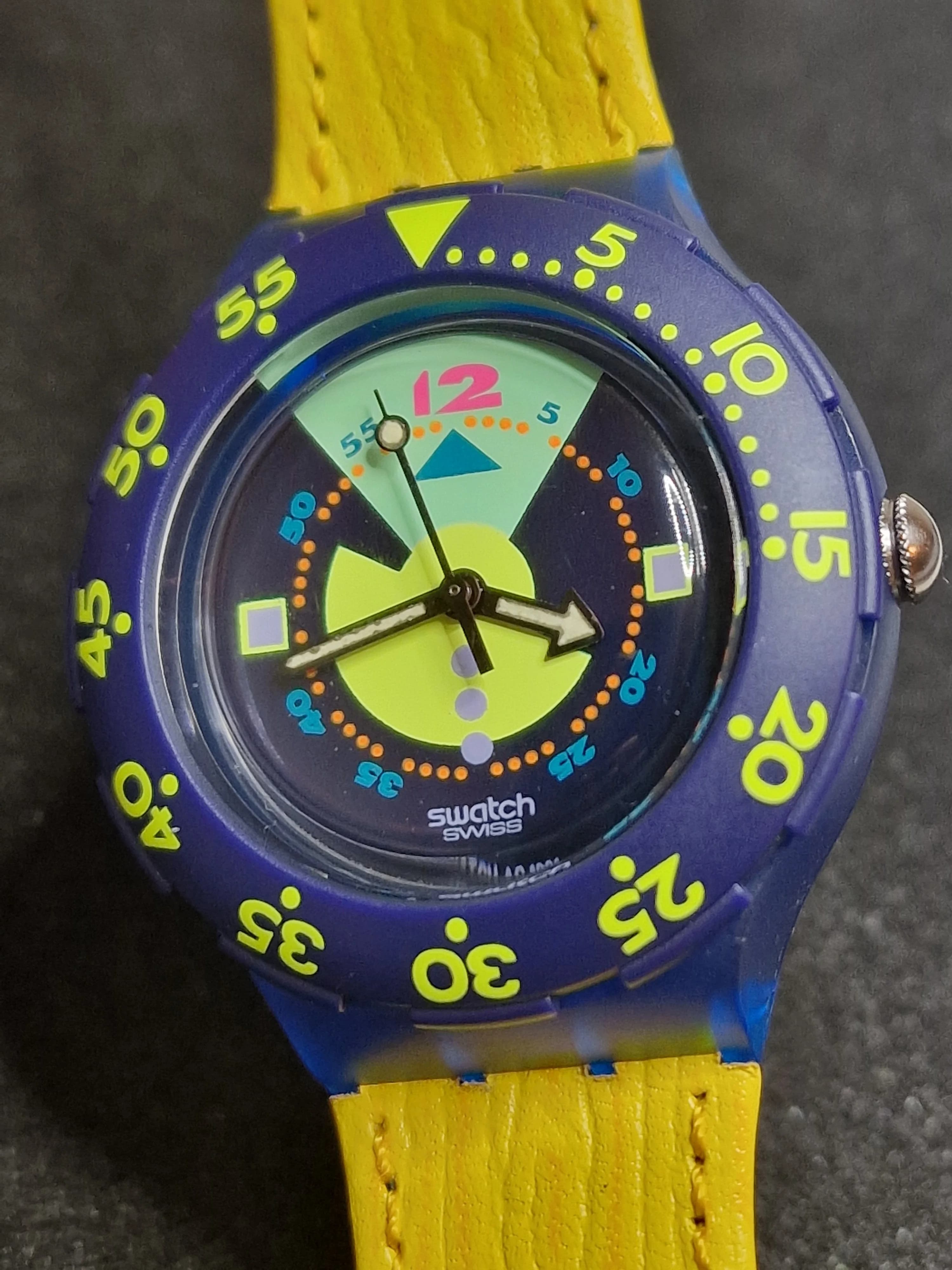 Swatch Scuba 200 SDN102 “Divine” – Rare 90s Diver Watch
