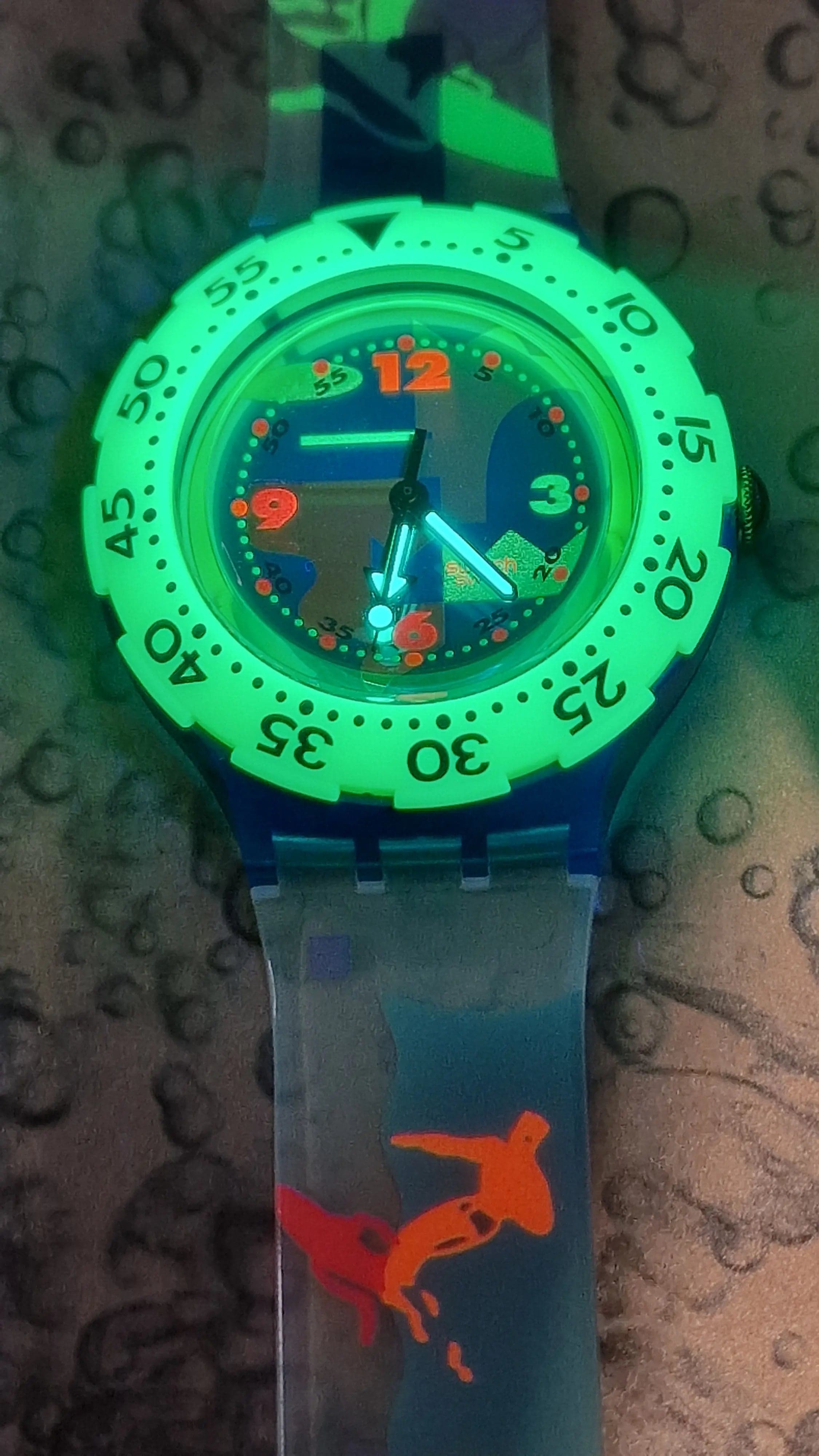 Swatch Scuba “Over the Wave” – SDN105 (1993) – Full Set