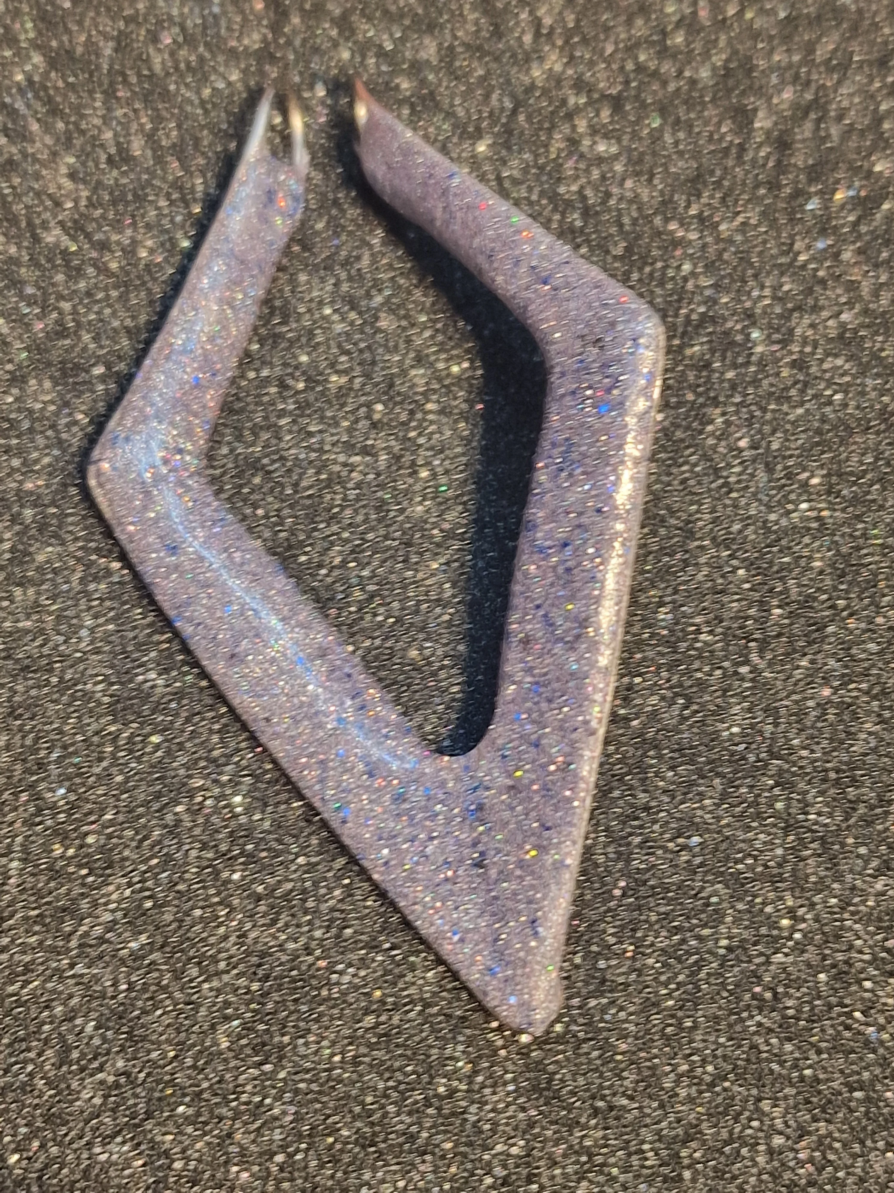 Chevron Ring-Holder Pendant — Holo Sparkle & UV Blue Glow – Handmade by MakiArt (Swiss-made) 3