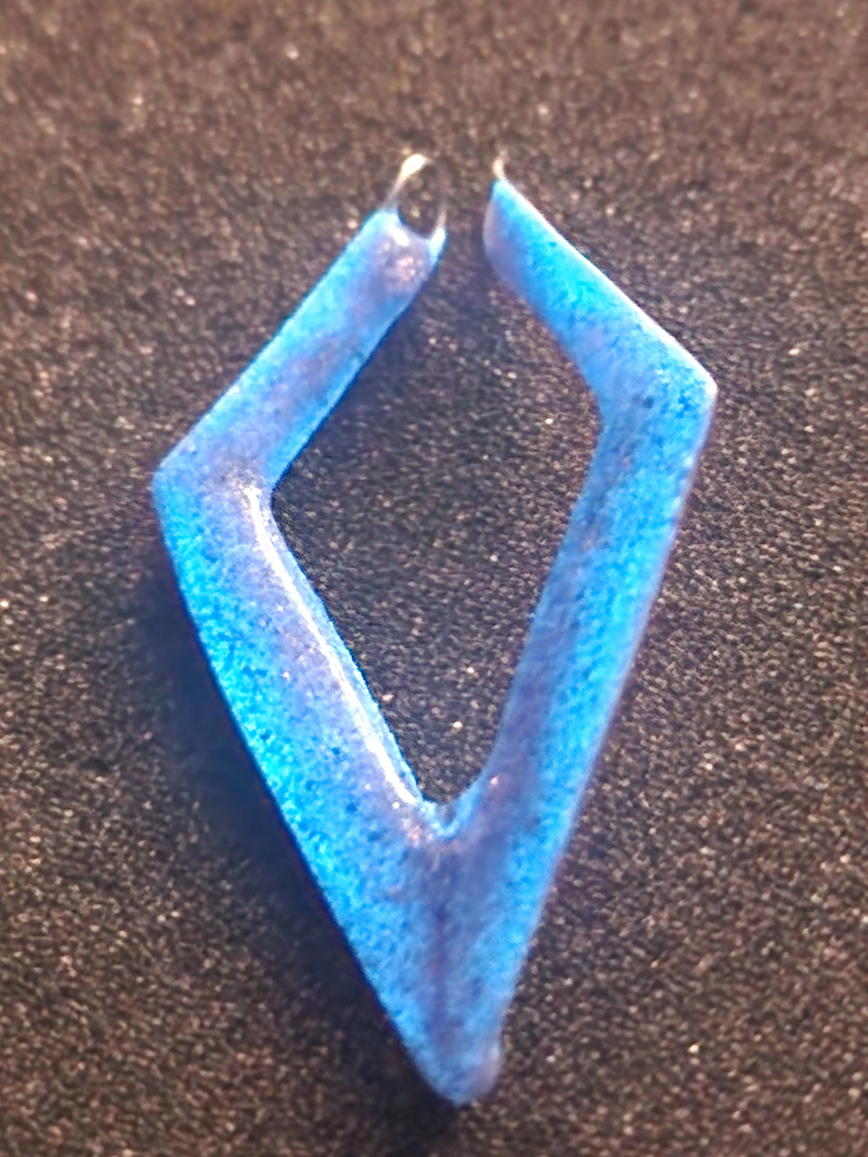 Chevron Ring-Holder Pendant — Holo Sparkle & UV Blue Glow – Handmade by MakiArt (Swiss-made) 12