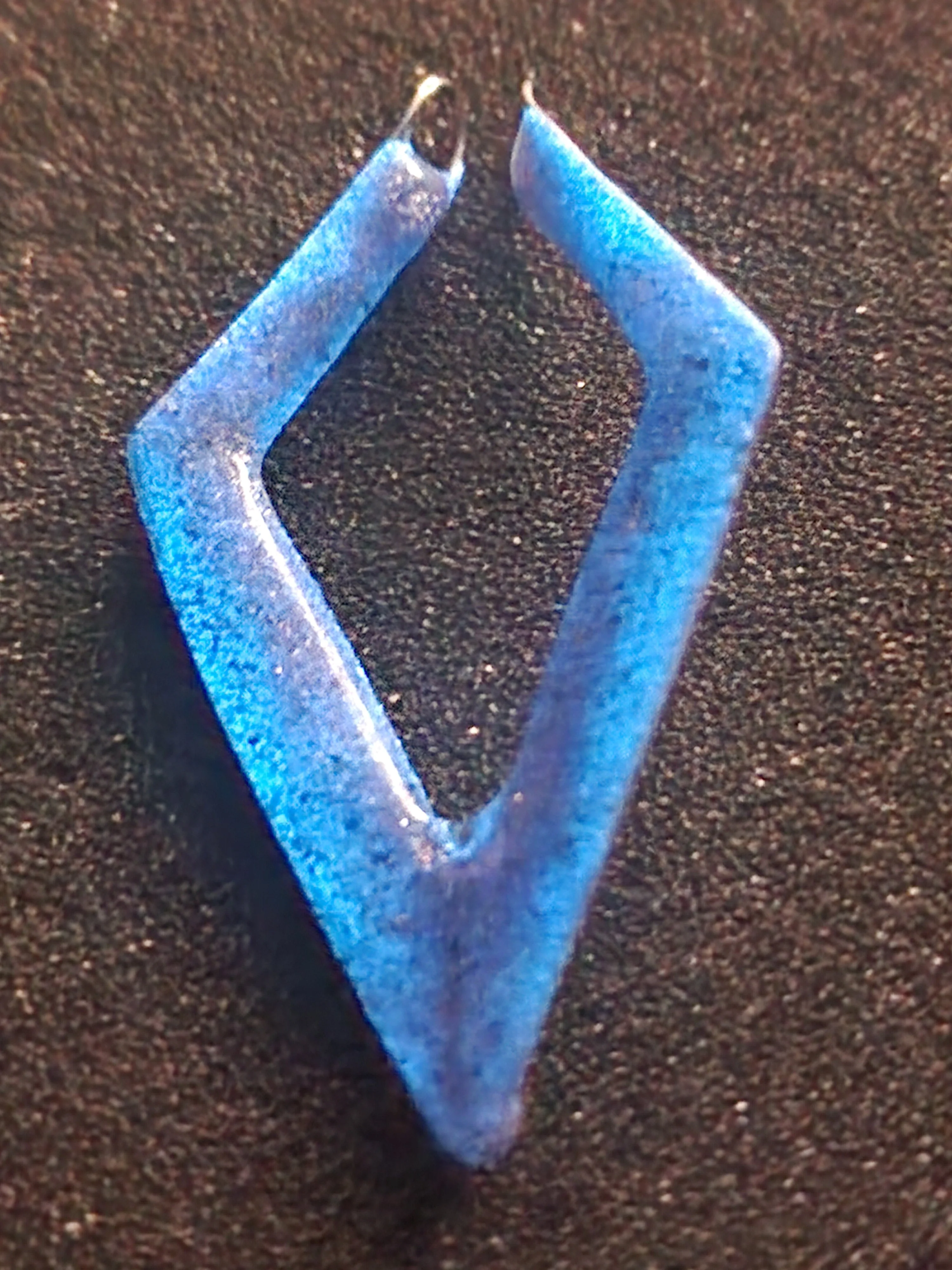 Chevron Ring-Holder Pendant — Holo Sparkle & UV Blue Glow – Handmade by MakiArt (Swiss-made) 13