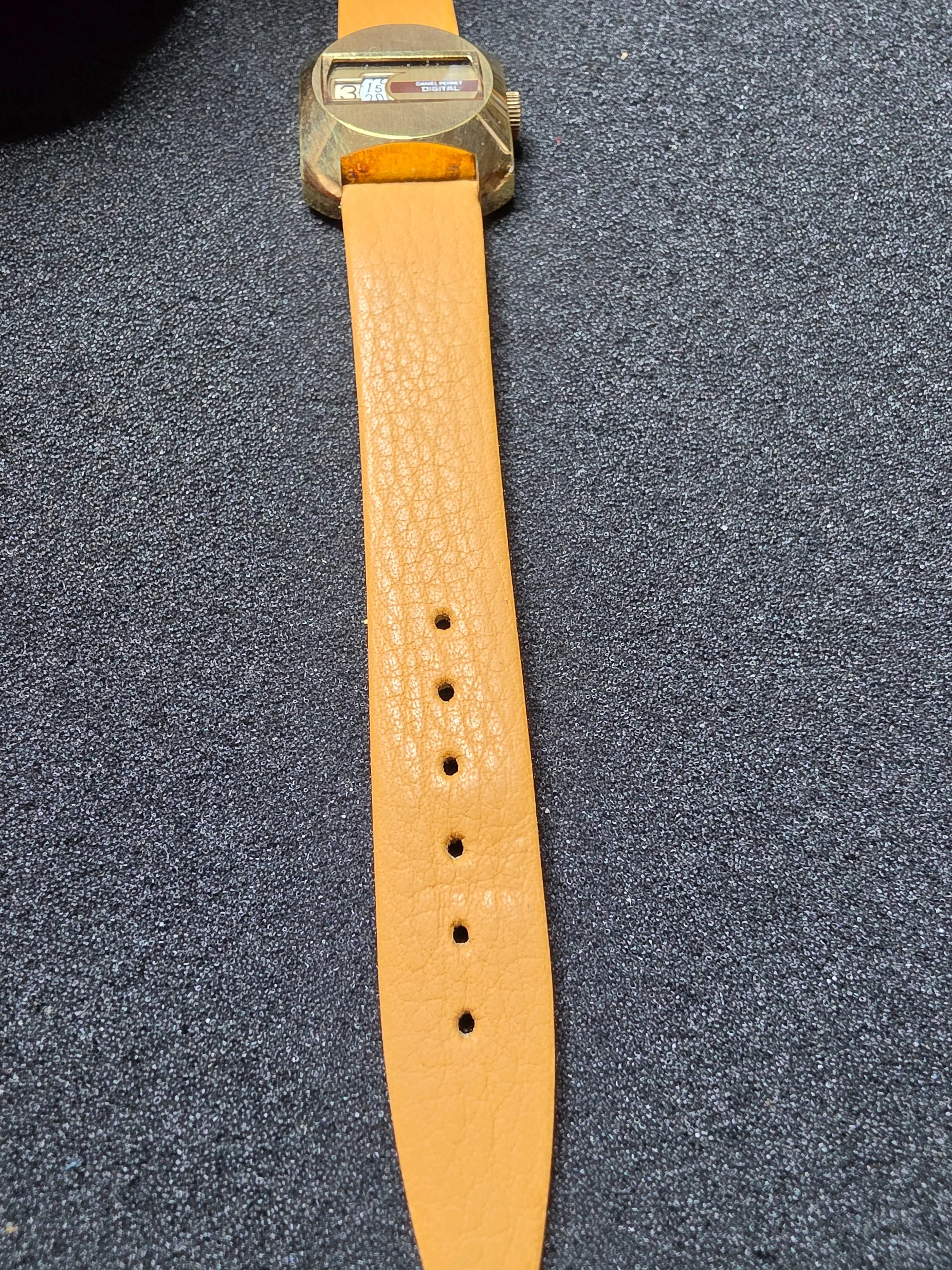 Daniel Perret Digital – 1960 – NOS – Gold-Plated Case 5