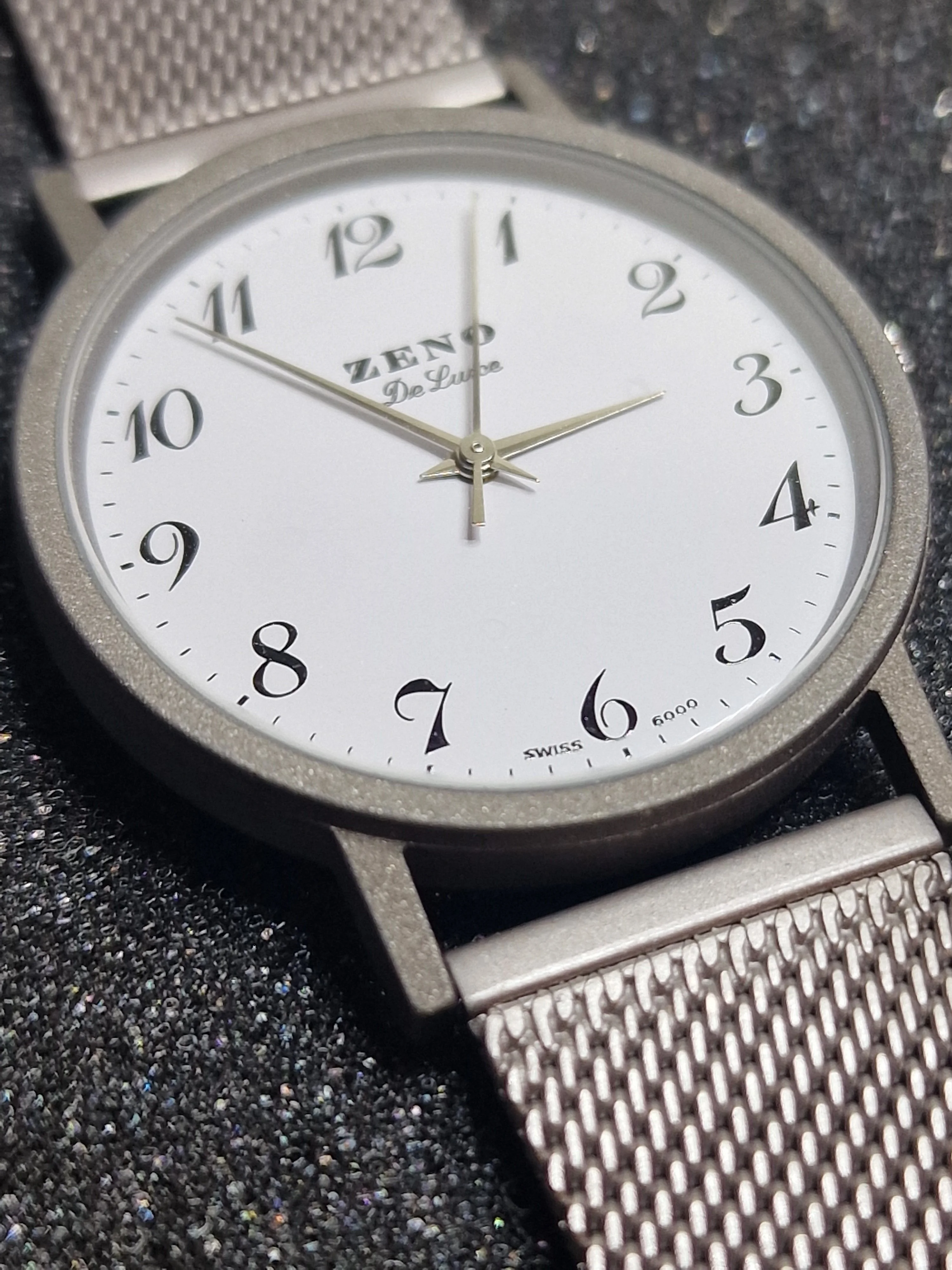 New Ultra-Slim ZENO De Luxe Watch – Quartz, 33mm, Elegant & Sporty 15