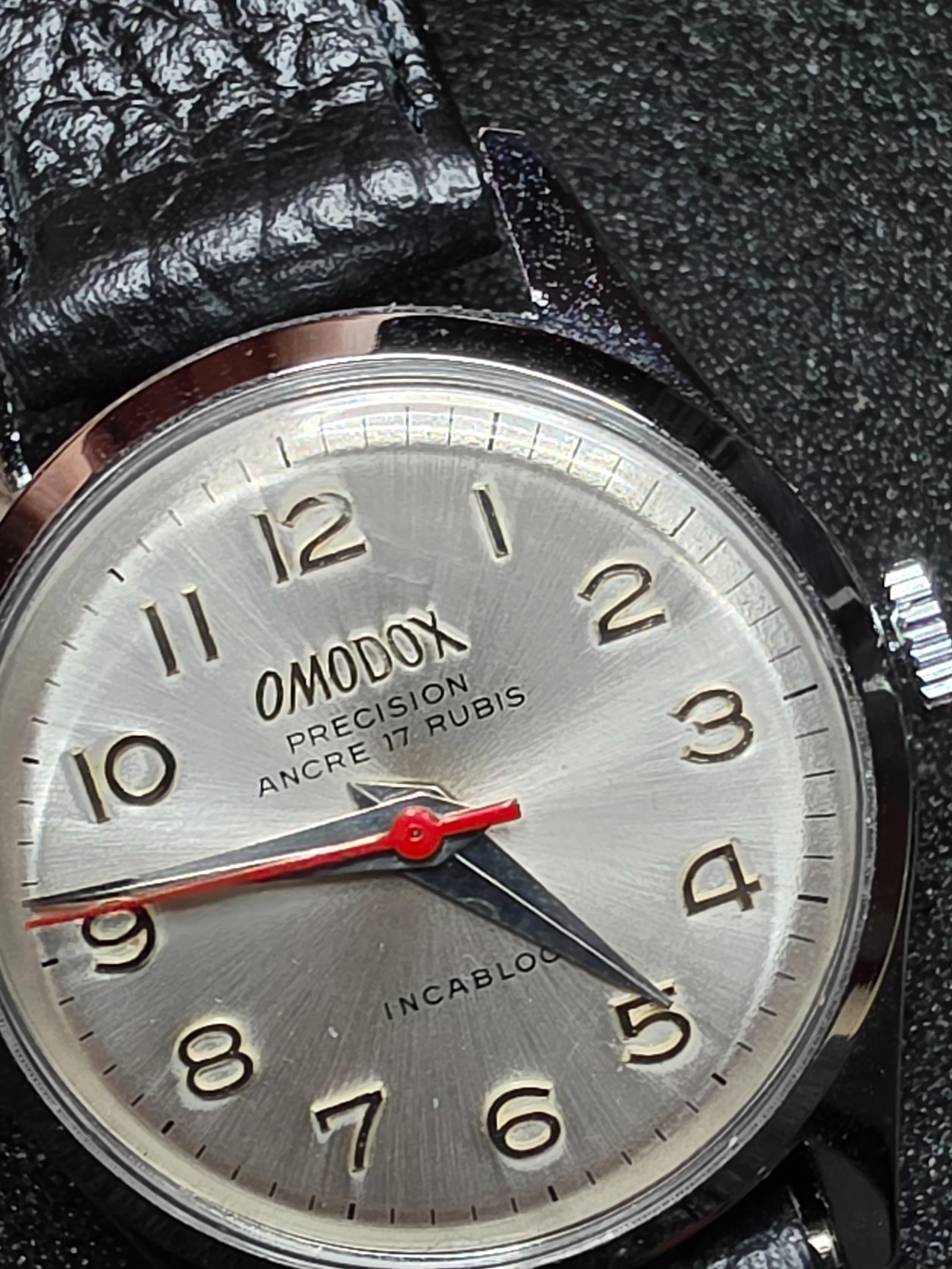 Omodox Precision – NOS – Red Second Hand 9