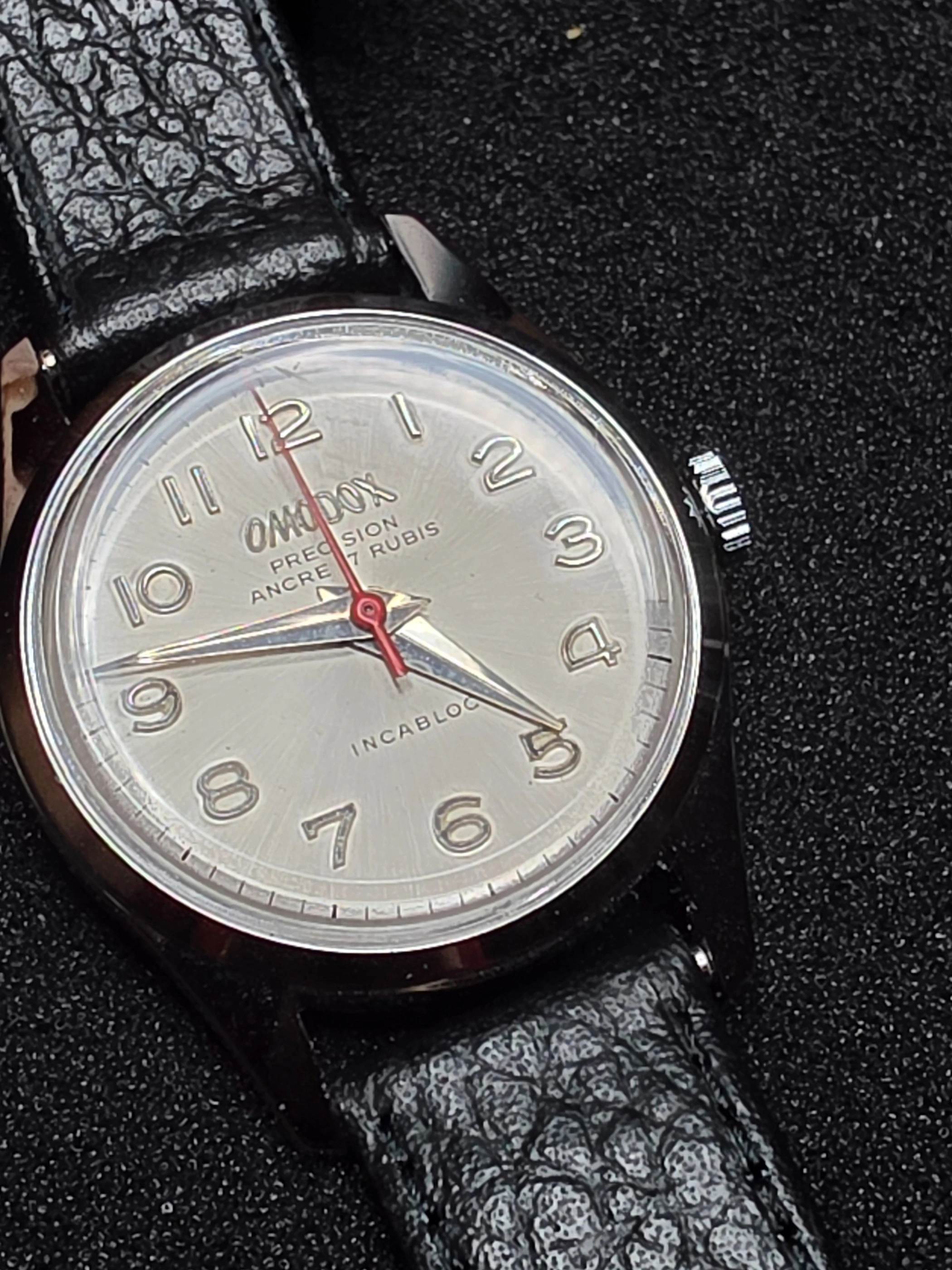 Omodox Precision – NOS – Red Second Hand 10