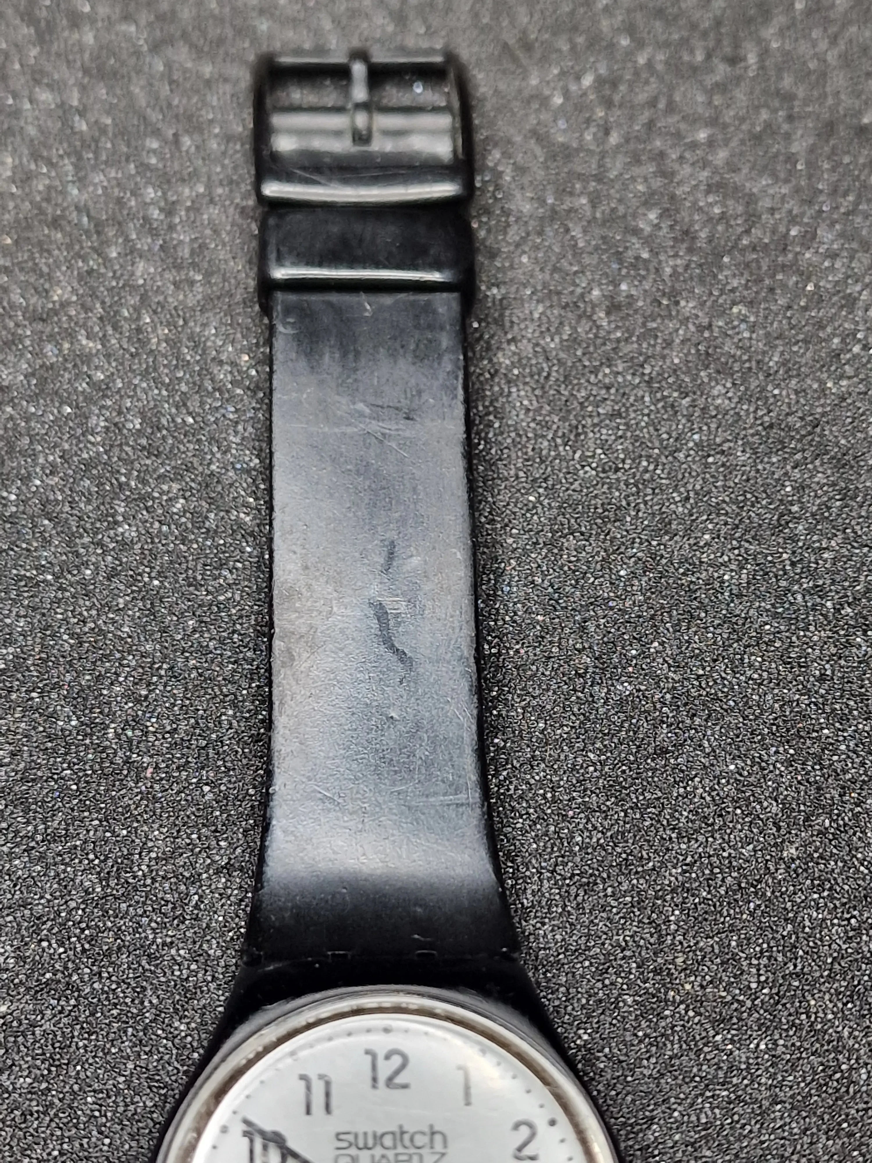 Rare 1983 Swatch GB001 – Classic Black & White – 34mm 8