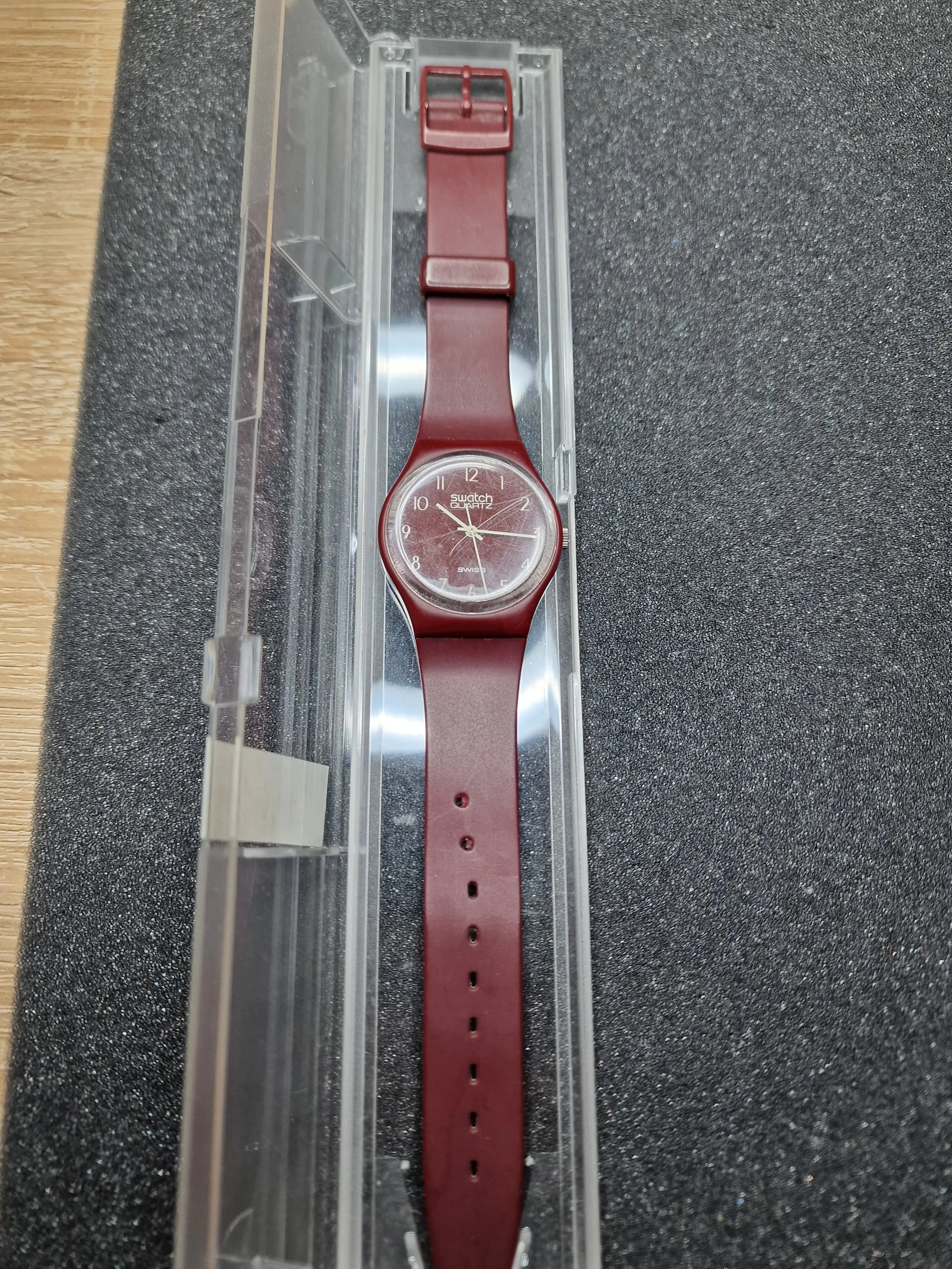 Rare 1983 Swatch GR103 – Burgundy Classic – 34mm 3
