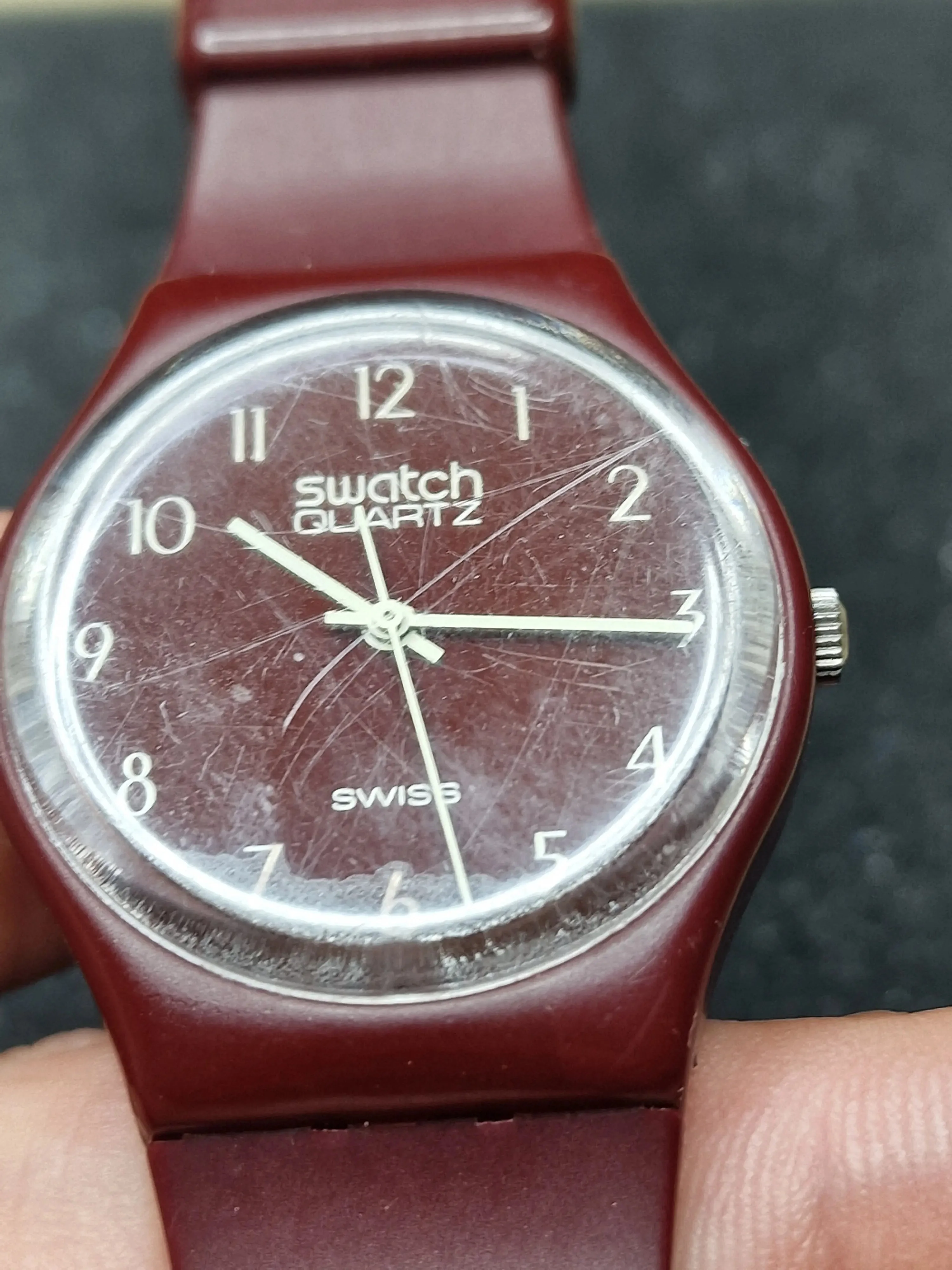 Rare 1983 Swatch GR103 – Burgundy Classic – 34mm 4
