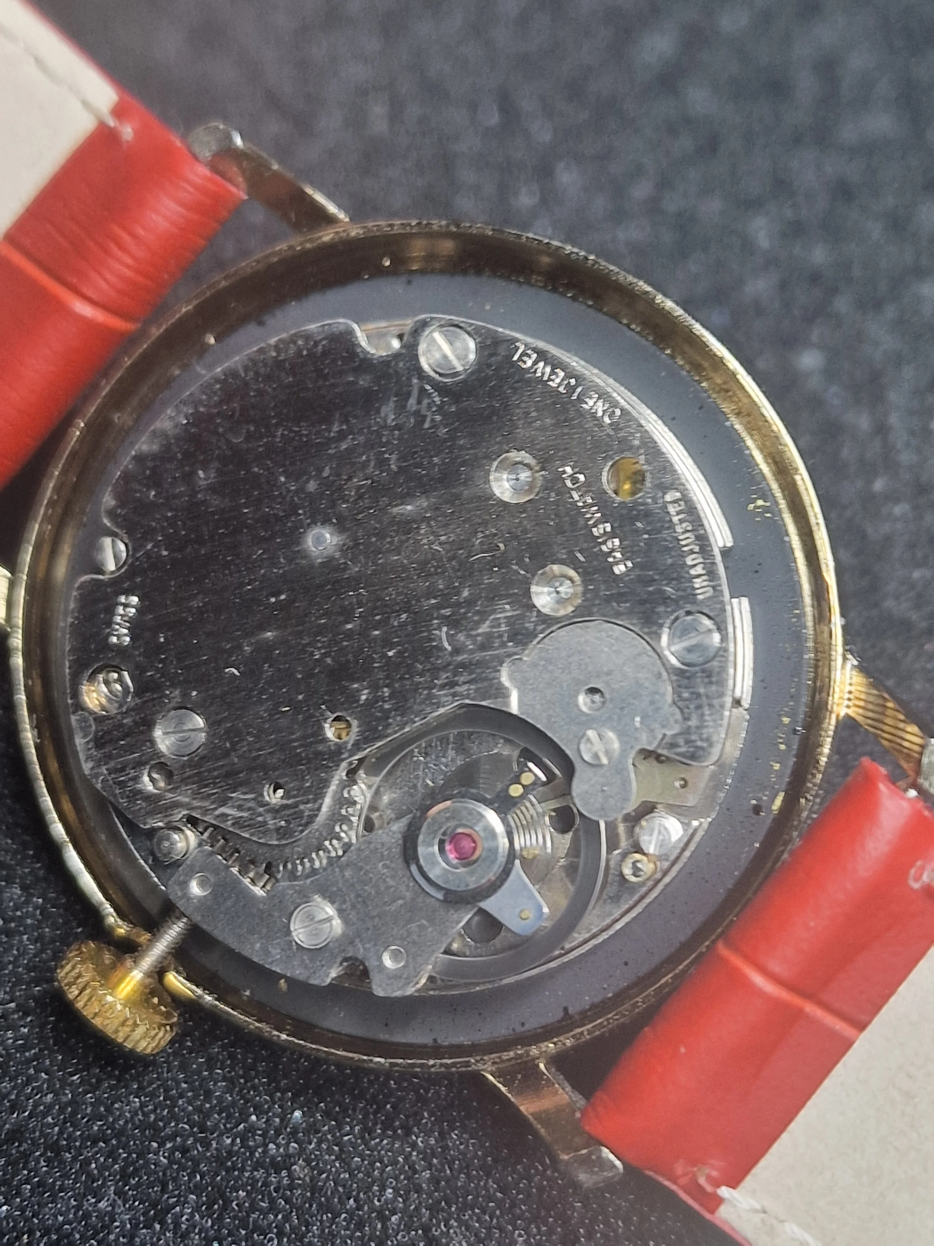 Rare Vintage Hand-Wound Watch from the 70s – Minimalist Design with Red Strap 6