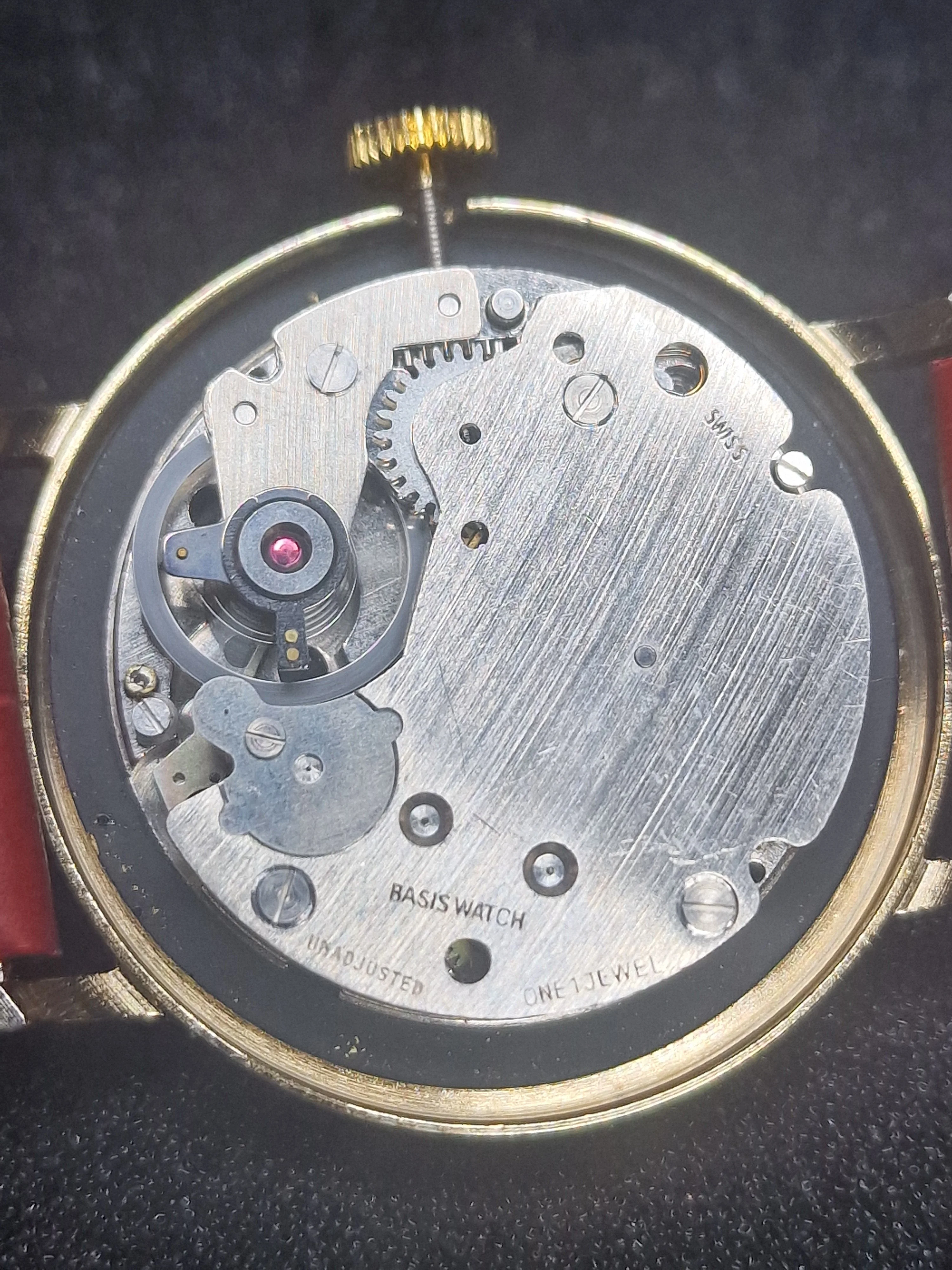 Rare Vintage Hand-Wound Watch from the 70s – Minimalist Design with Red Strap 8