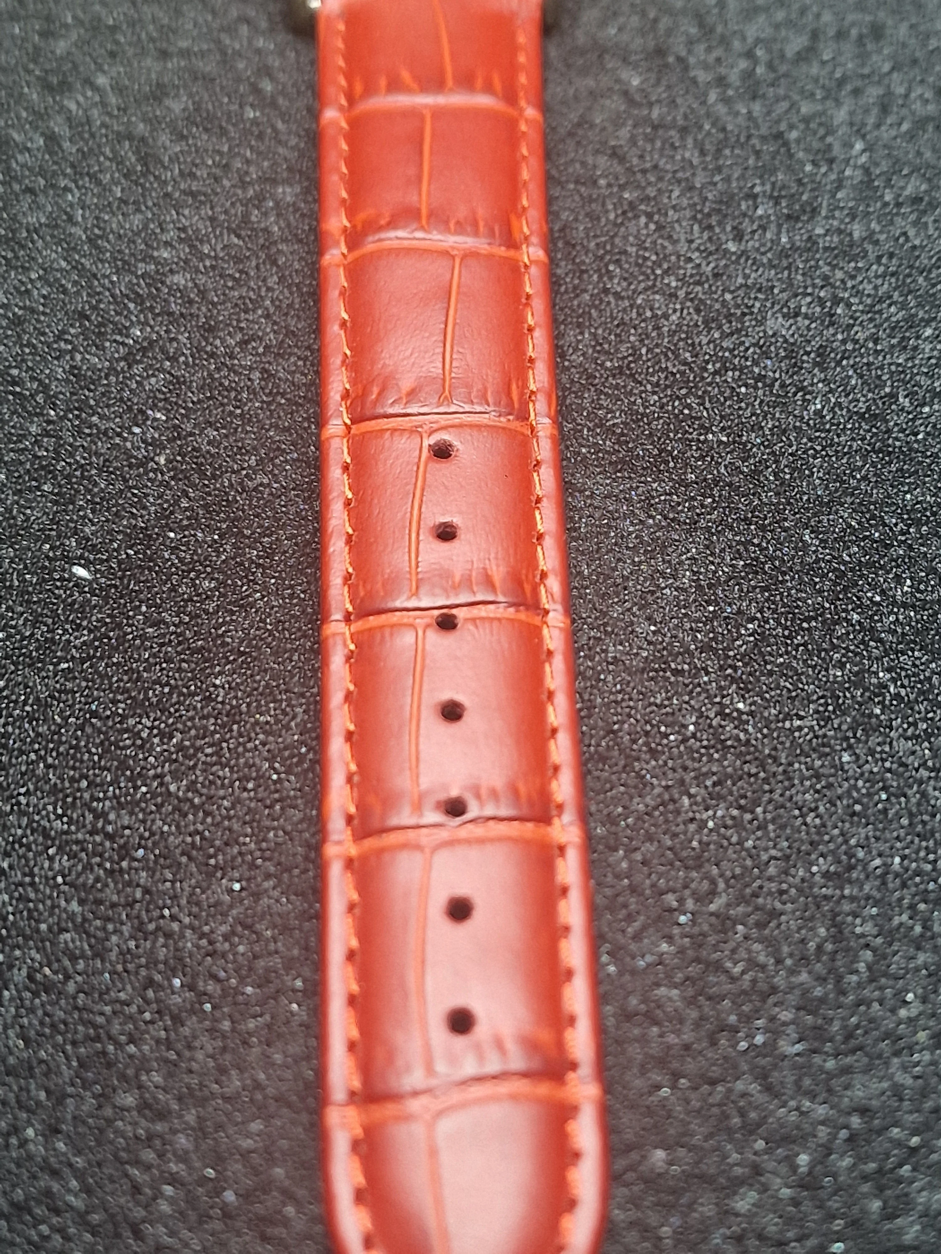 Rare Vintage Hand-Wound Watch from the 70s – Minimalist Design with Red Strap 12