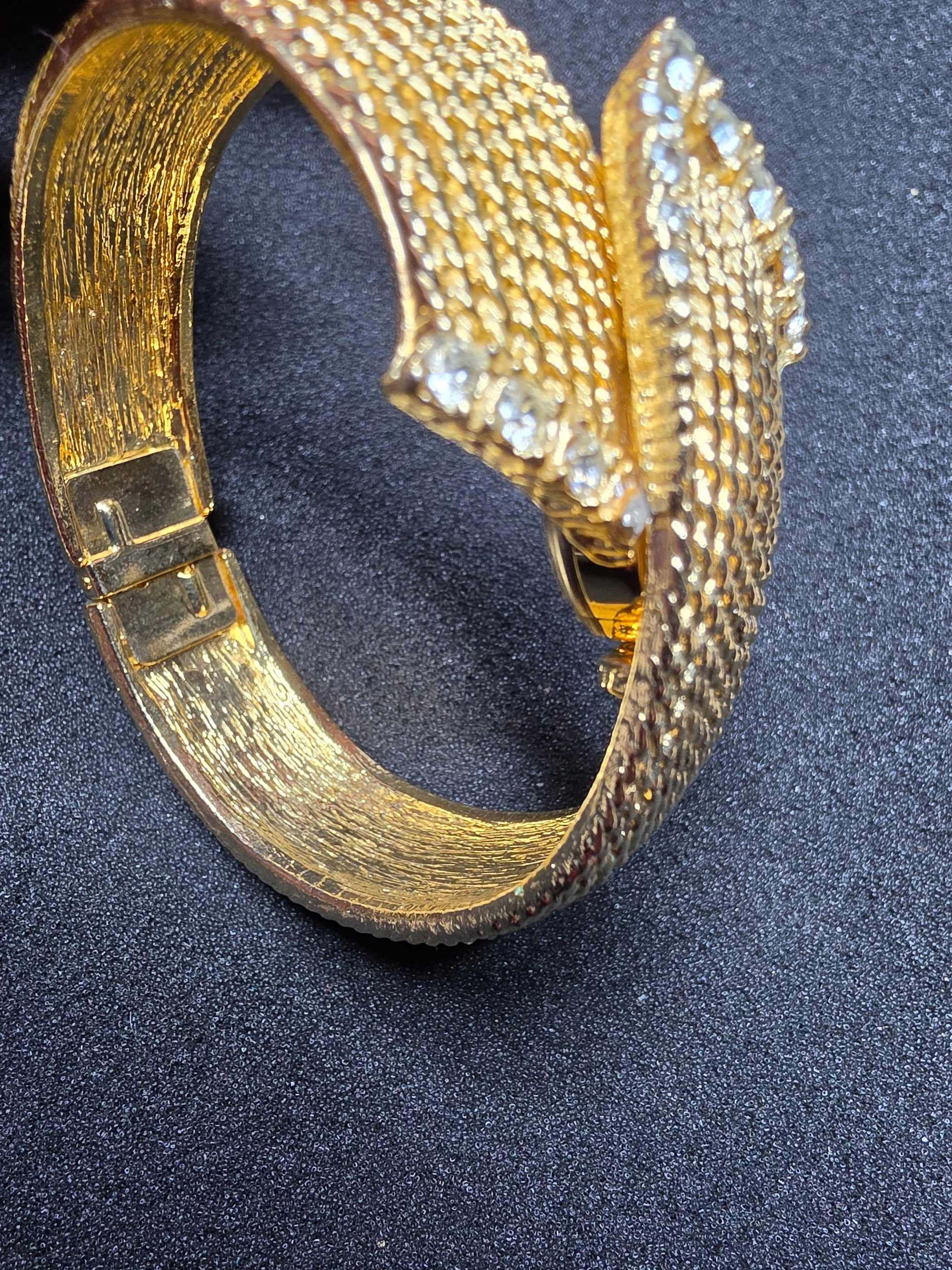 Ravisa Wristwatches – Very Good 2