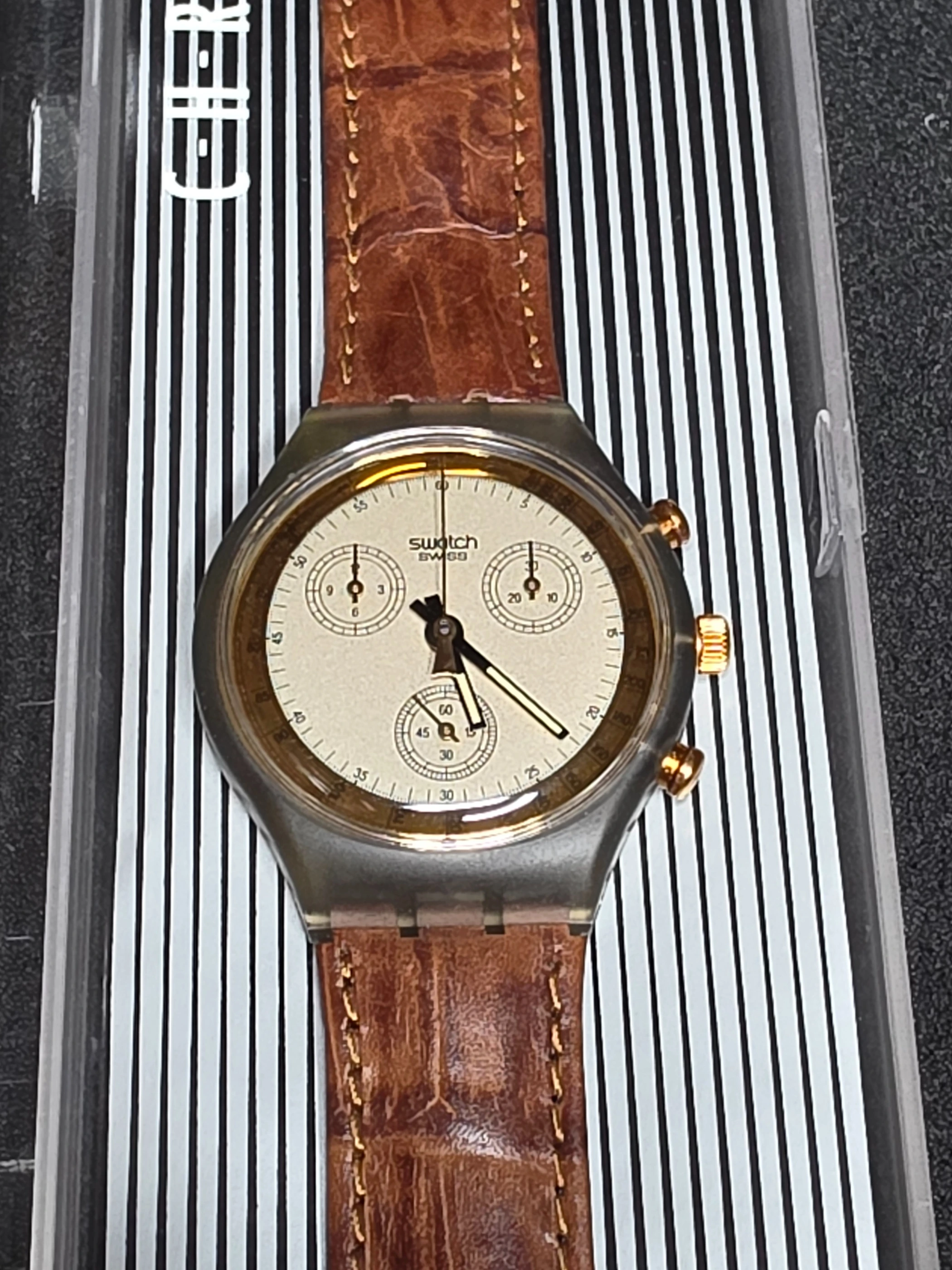 Swatch Chrono Goldfingers SCM100 – 1993 – Unworn – Gold Dial