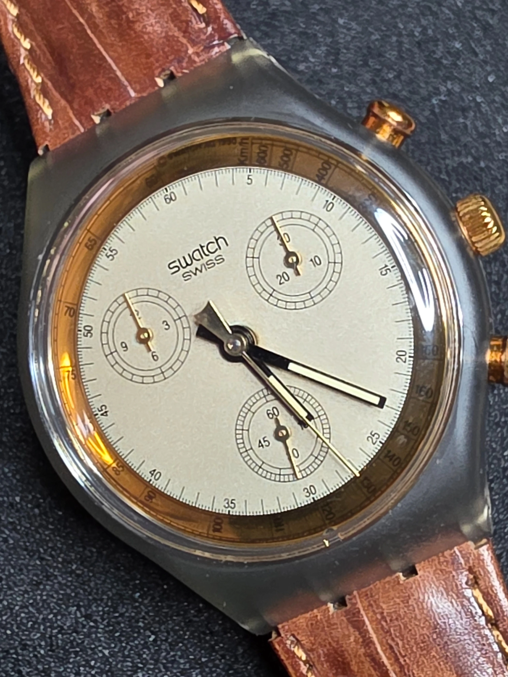 Swatch Chrono Goldfingers SCM100 – 1993 – Unworn – Gold Dial – view 4