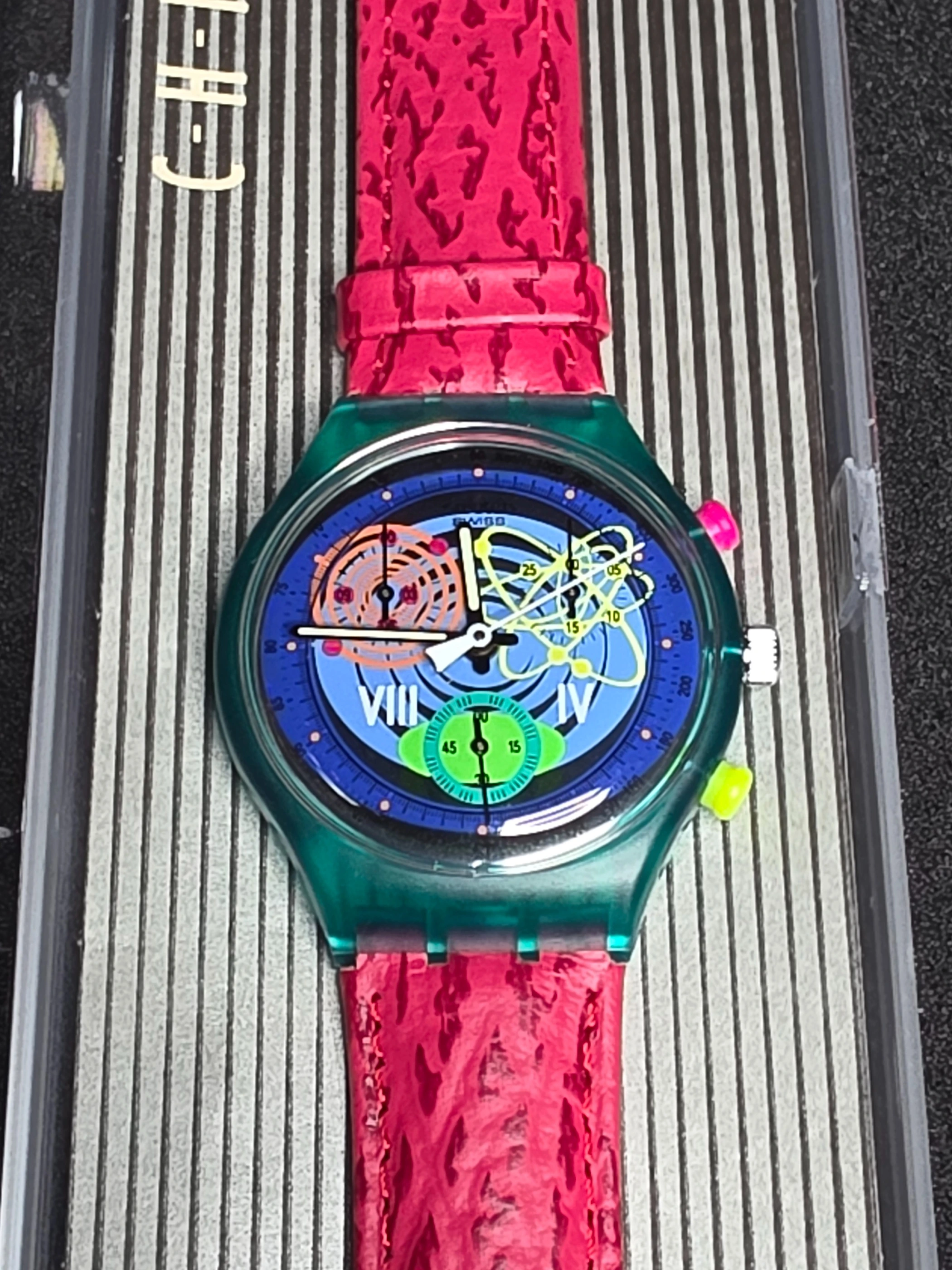 Swatch Chrono Pink Springs SCL103 – 1993 – NOS – Vibrant Design