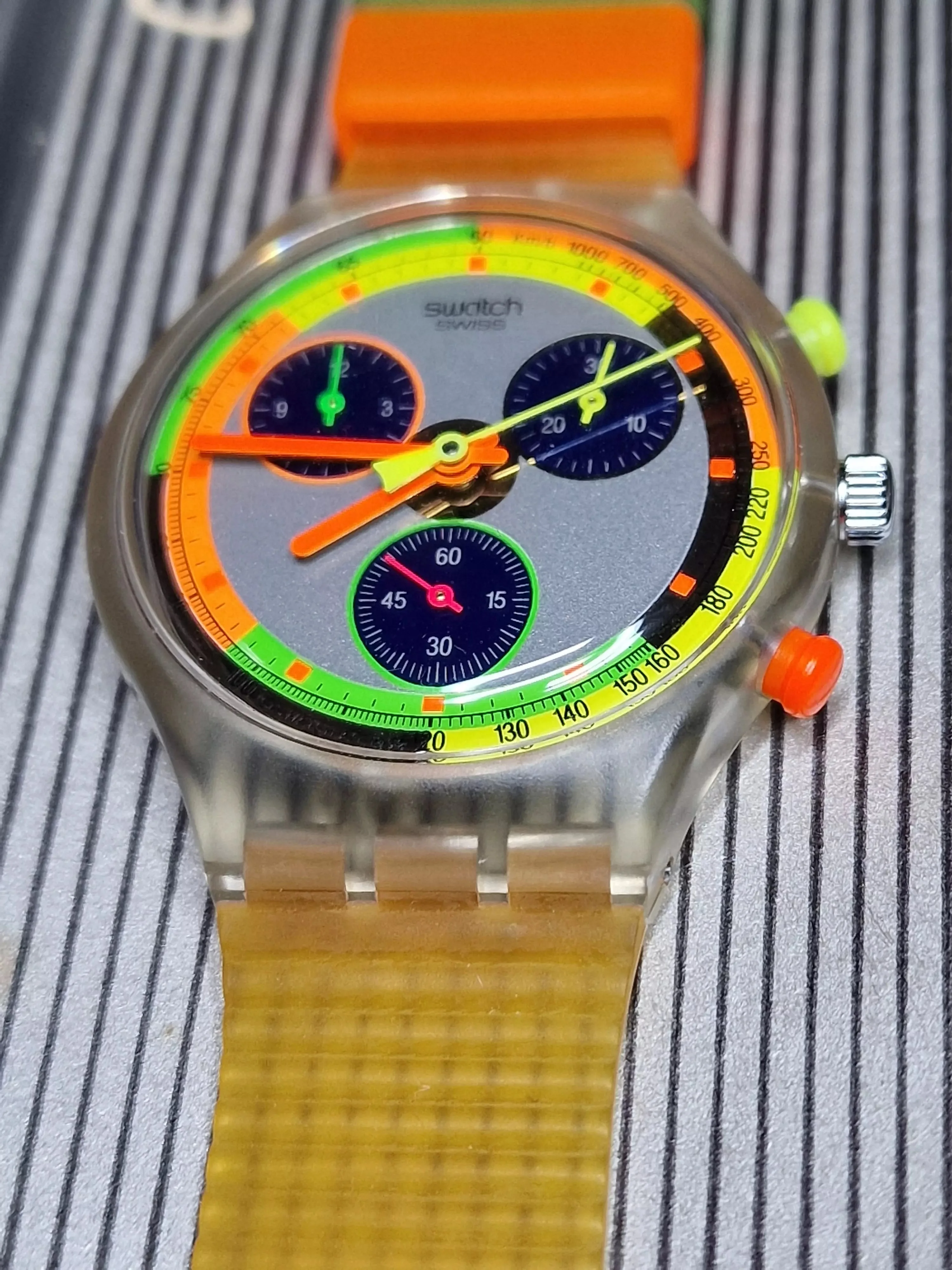 Swatch Chrono SCK104 "Jelly Stag" (1992) – Rare Neon Chronograph 4