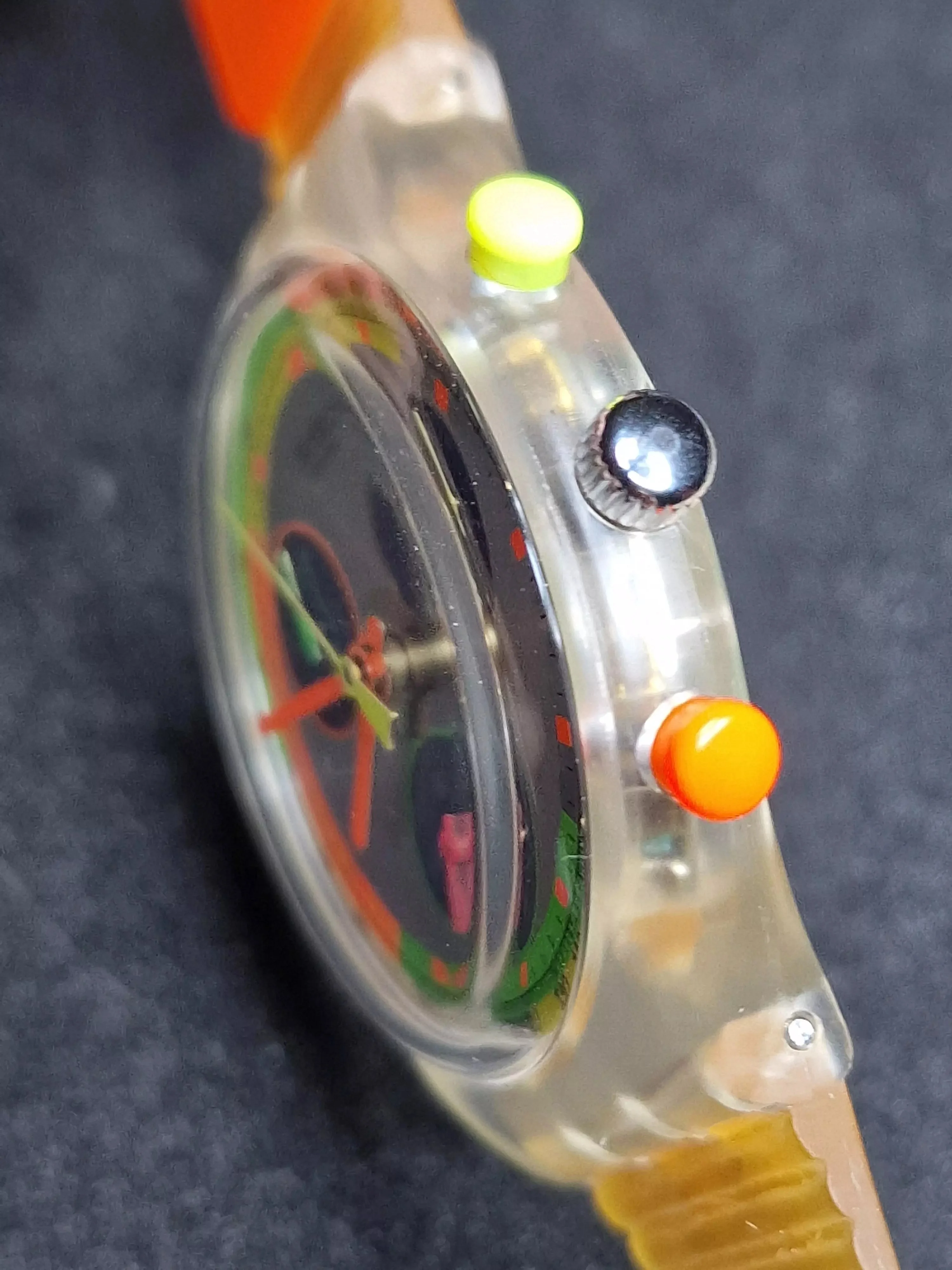 Swatch Chrono SCK104 "Jelly Stag" (1992) – Rare Neon Chronograph 7