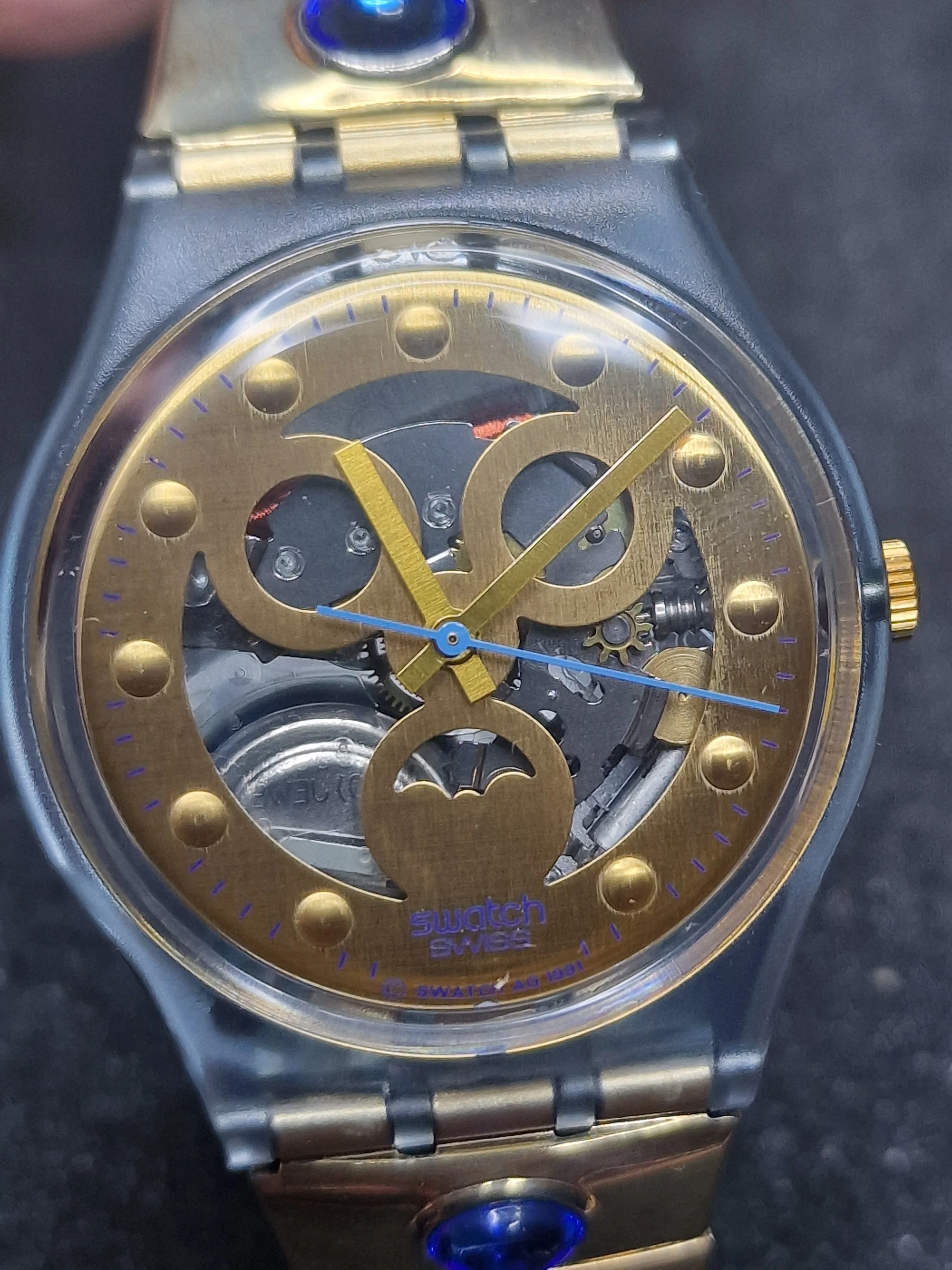 Swatch Flex GN123 “Gold Smile” (1992) – Rare Vintage Skeleton Watch 5