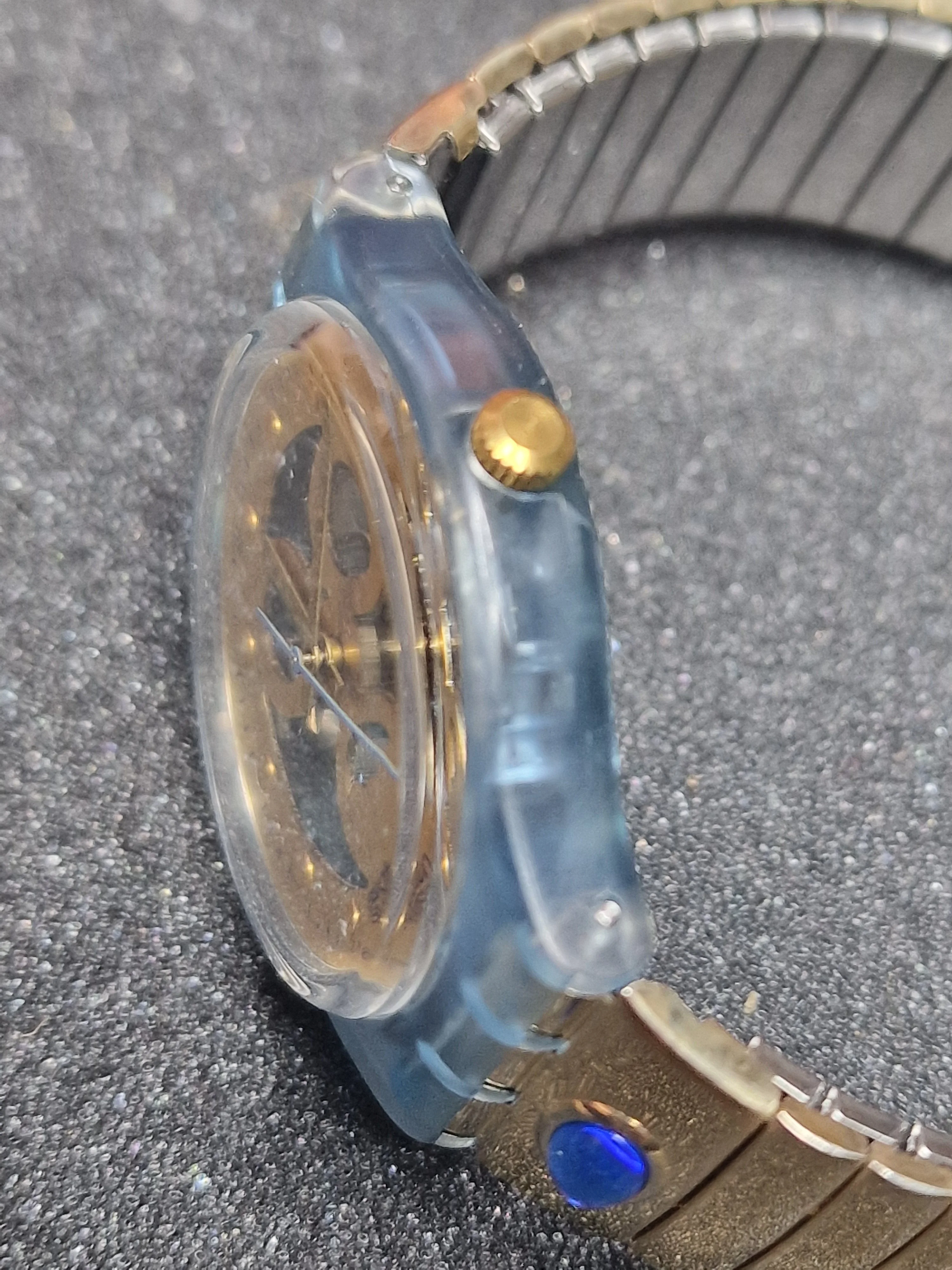 Swatch Flex GN123 “Gold Smile” (1992) – Rare Vintage Skeleton Watch 7