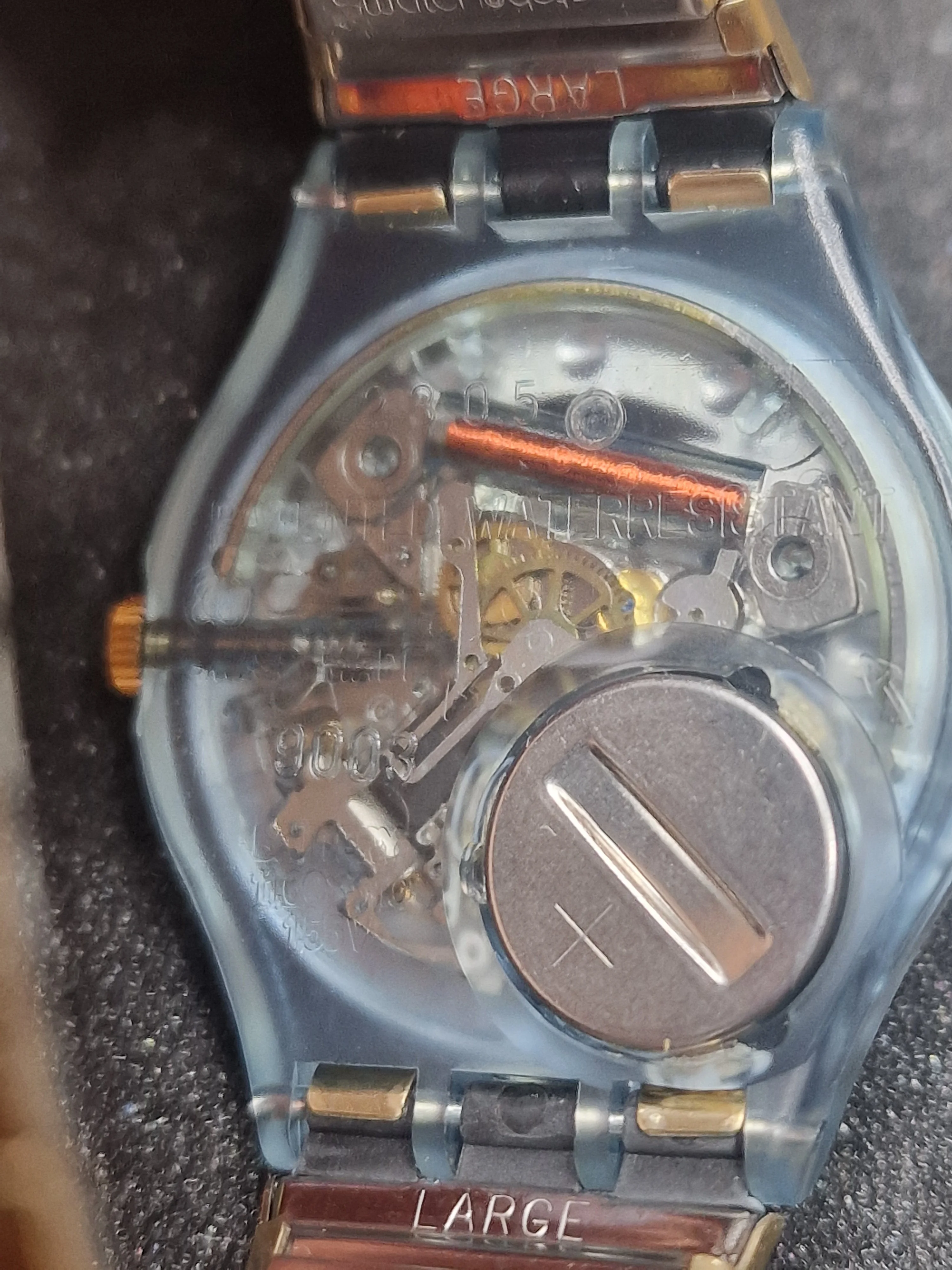 Swatch Flex GN123 “Gold Smile” (1992) – Rare Vintage Skeleton Watch 8