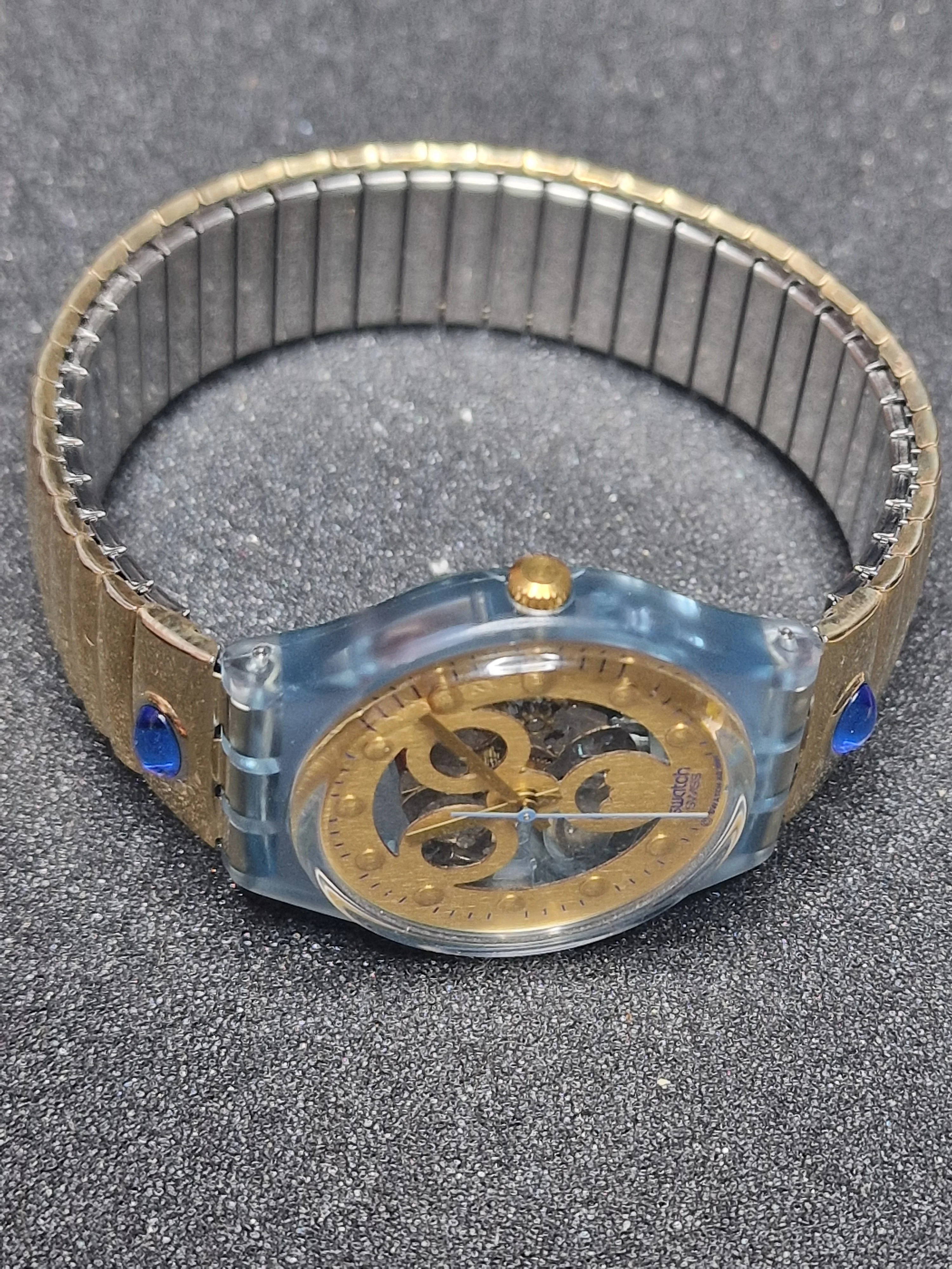 Swatch Flex GN123 “Gold Smile” (1992) – Rare Vintage Skeleton Watch 9
