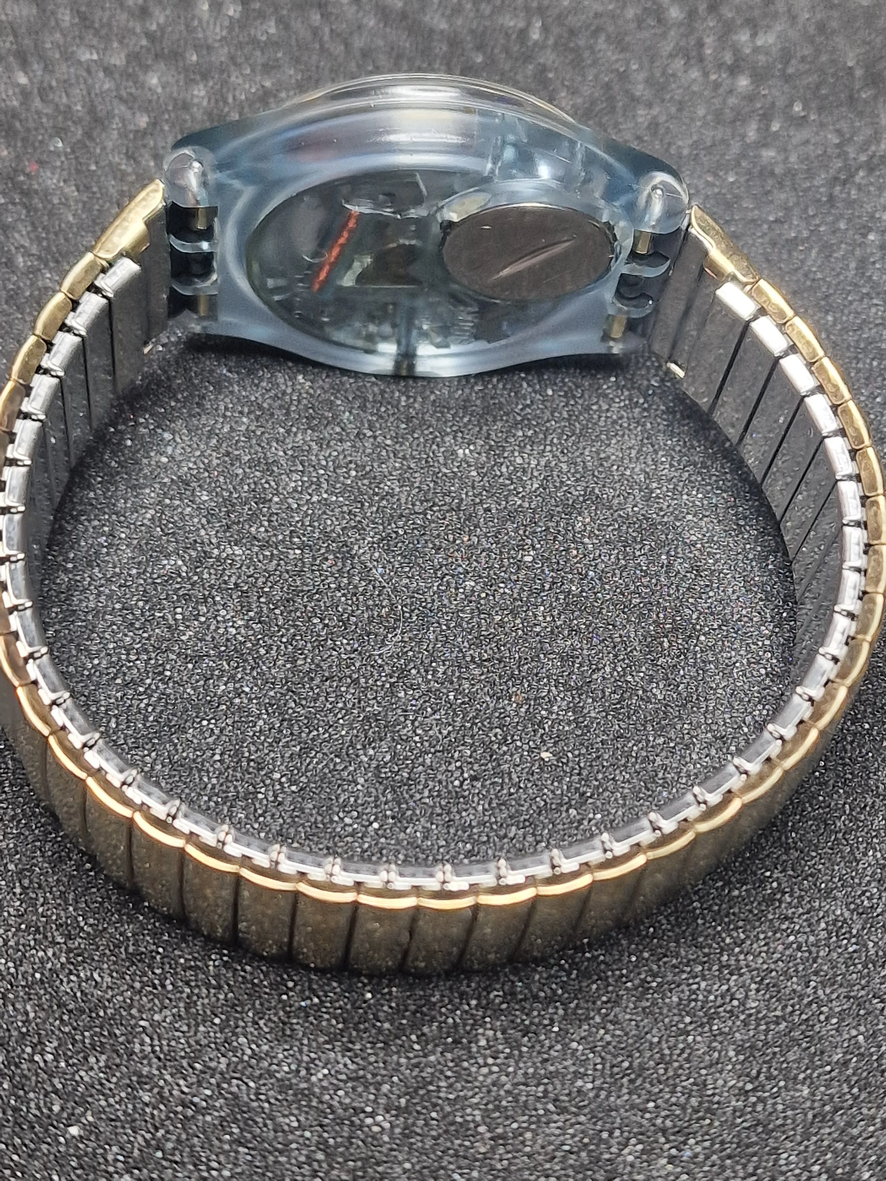 Swatch Flex GN123 “Gold Smile” (1992) – Rare Vintage Skeleton Watch 10