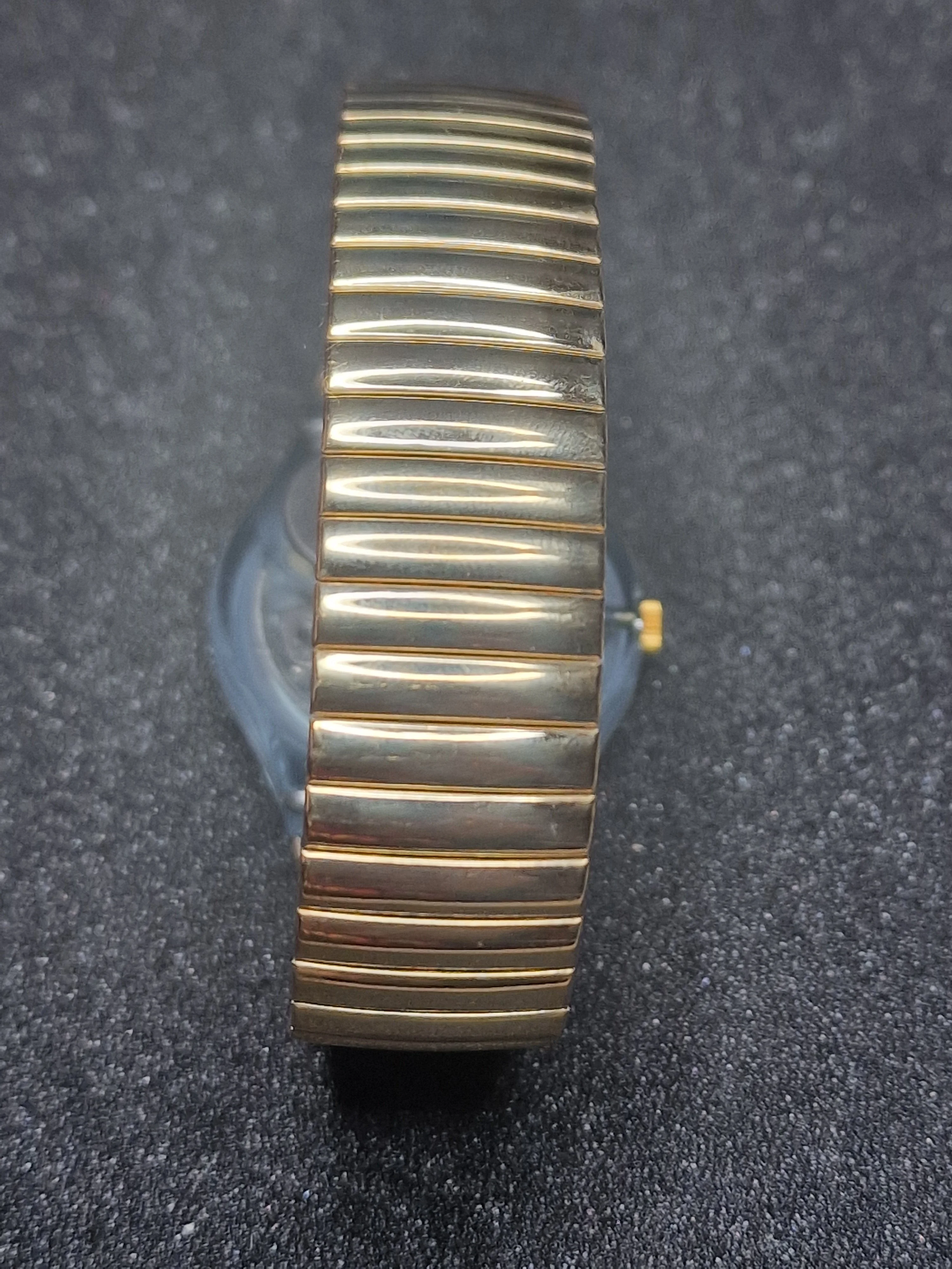 Swatch Flex GN123 “Gold Smile” (1992) – Rare Vintage Skeleton Watch 11