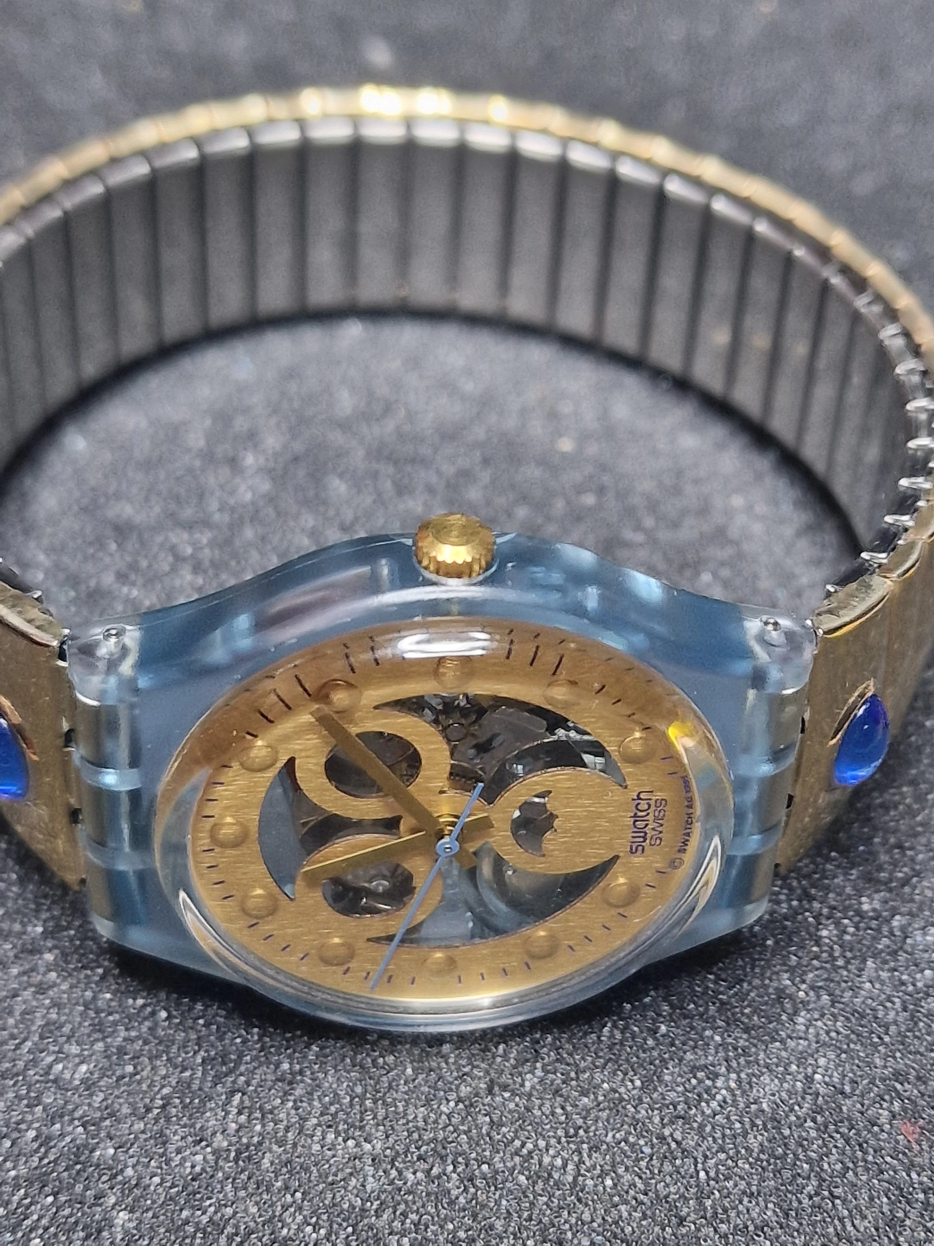 Swatch Flex GN123 “Gold Smile” (1992) – Rare Vintage Skeleton Watch 12