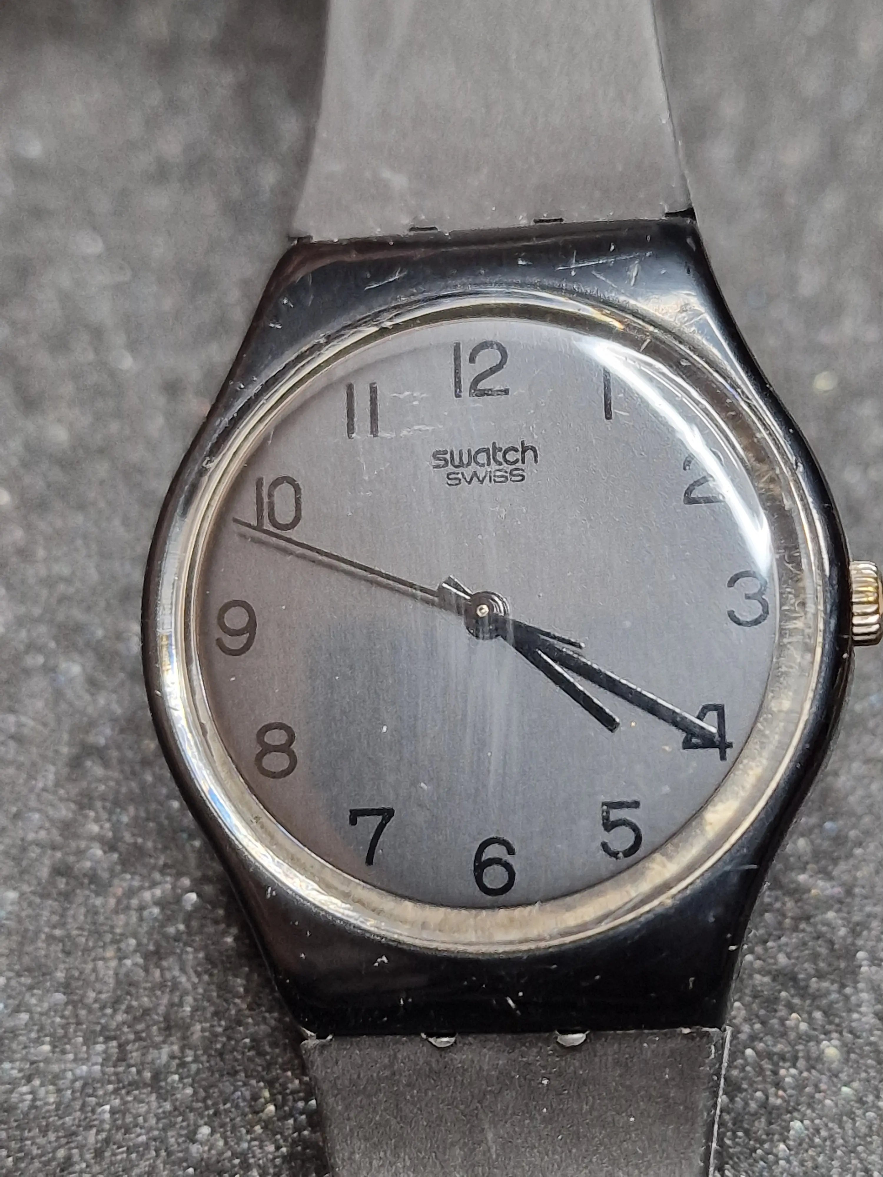 Swatch GB105 “Blackout” (1985) – Minimalist Classic 4