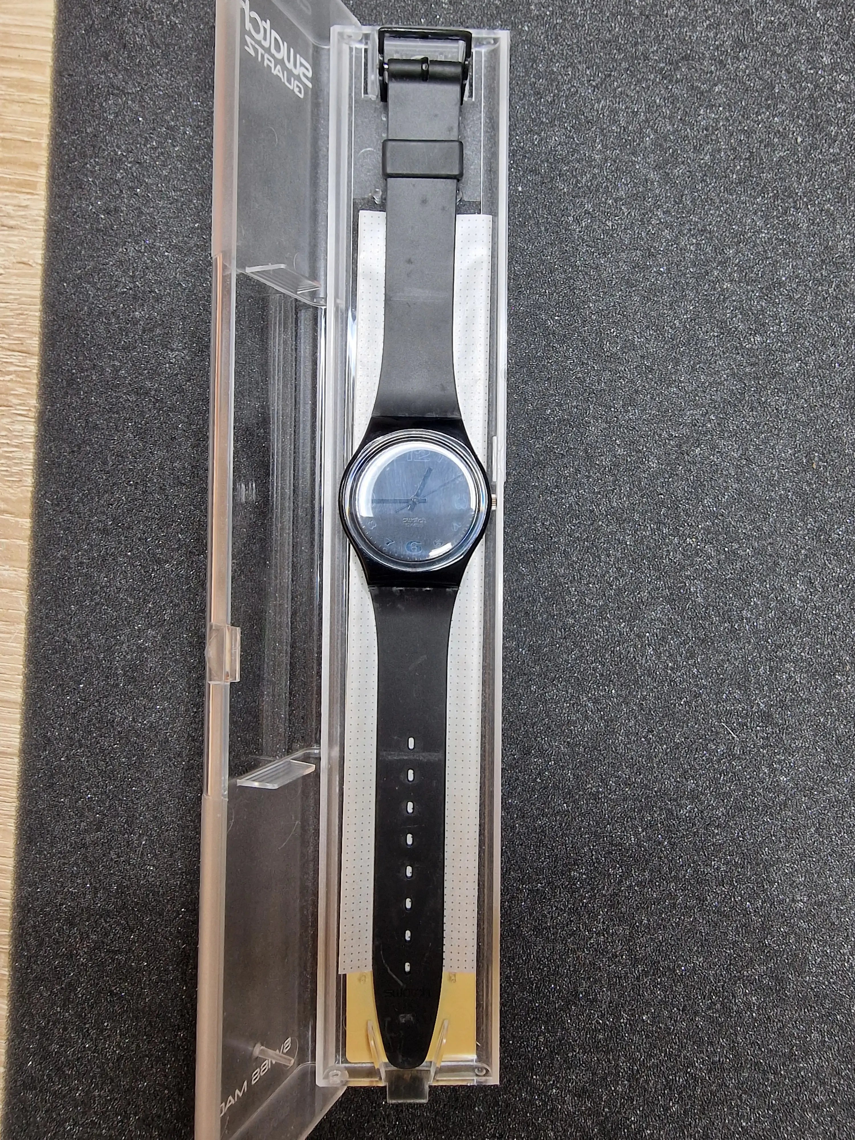 Swatch GB144 “After Dark” (1992) – Minimalist Black Elegance 3