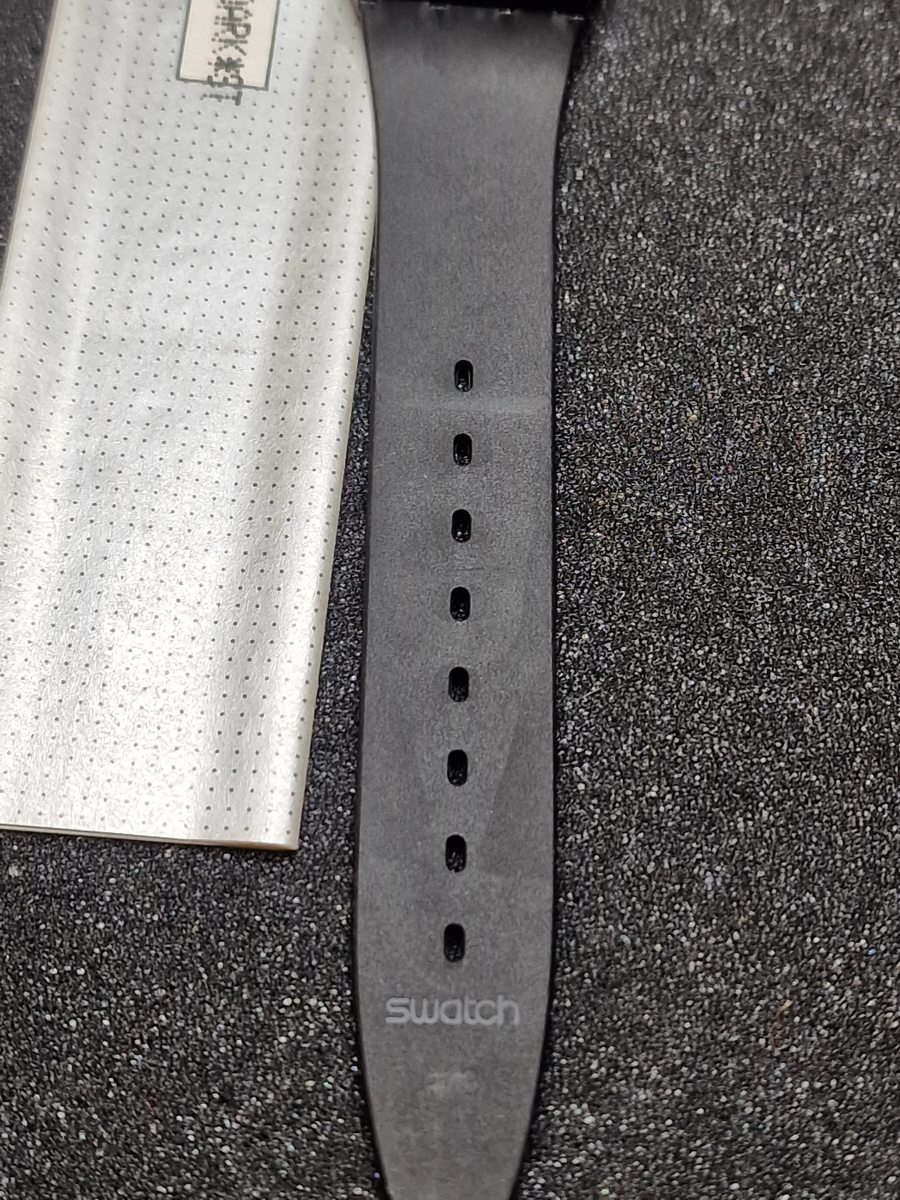 Swatch GB144 “After Dark” (1992) – Minimalist Black Elegance 8