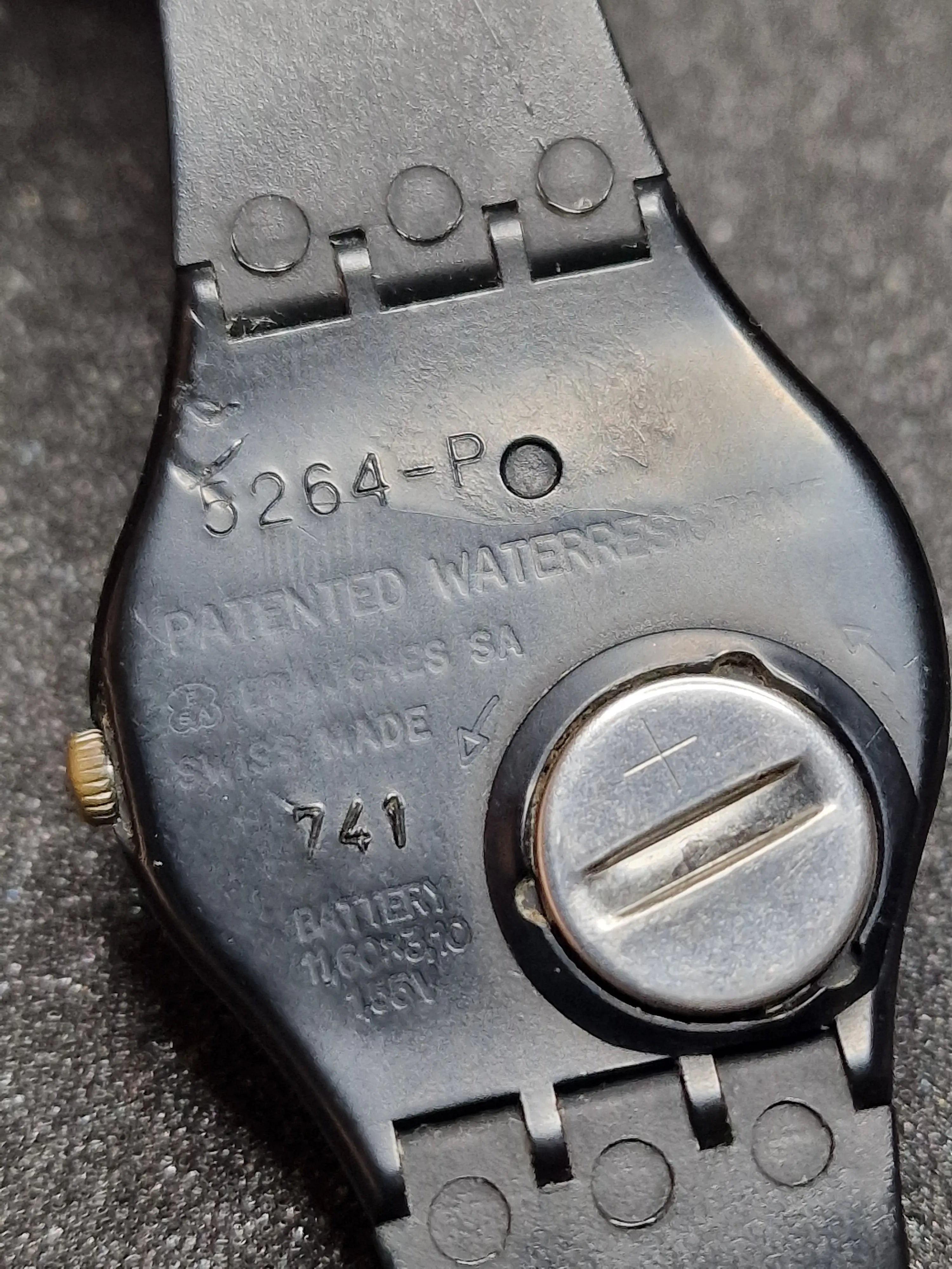 Swatch GB703 “Swissair” (1986) – Rare Airline Edition 4