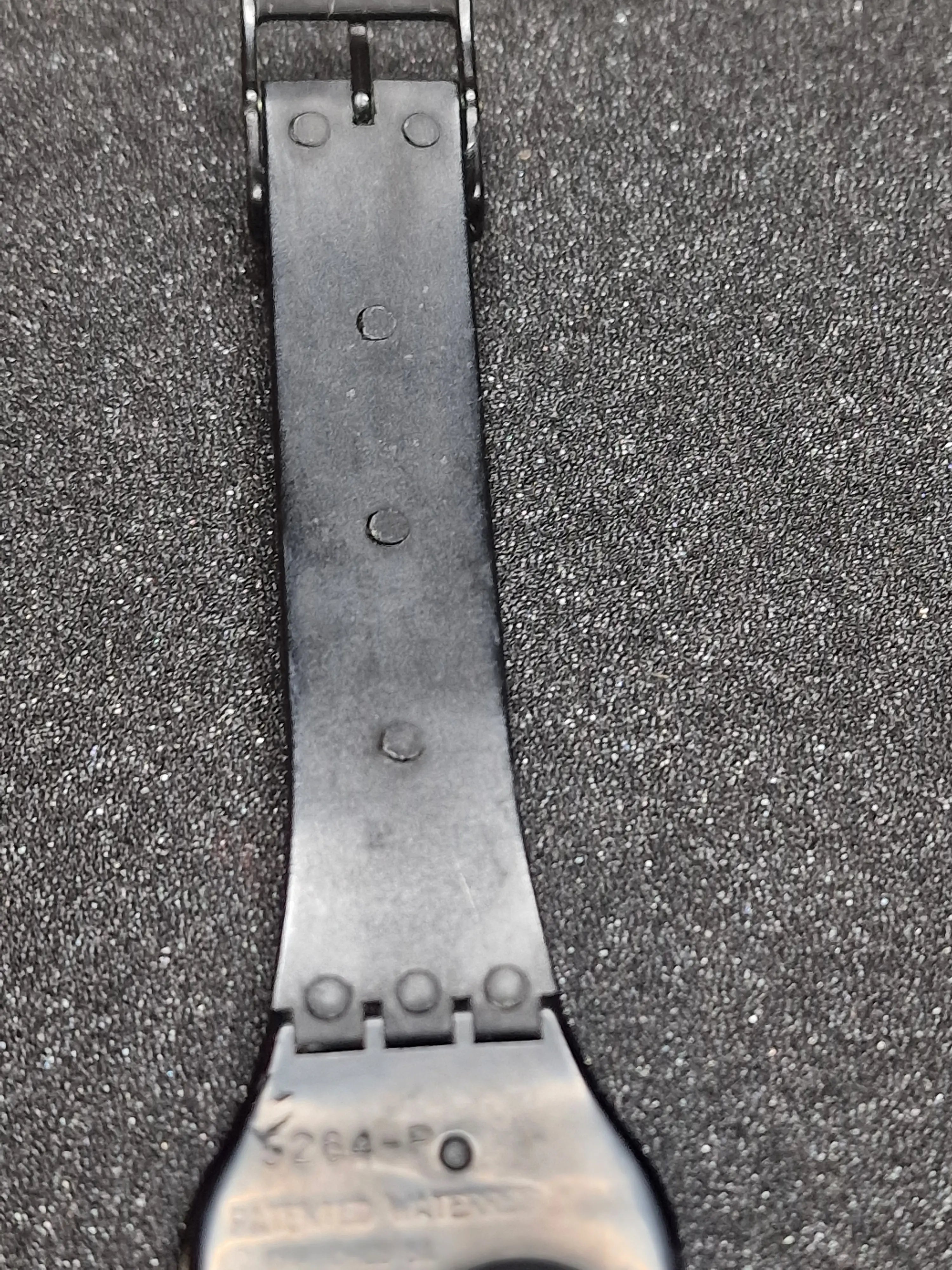 Swatch GB703 “Swissair” (1986) – Rare Airline Edition 11