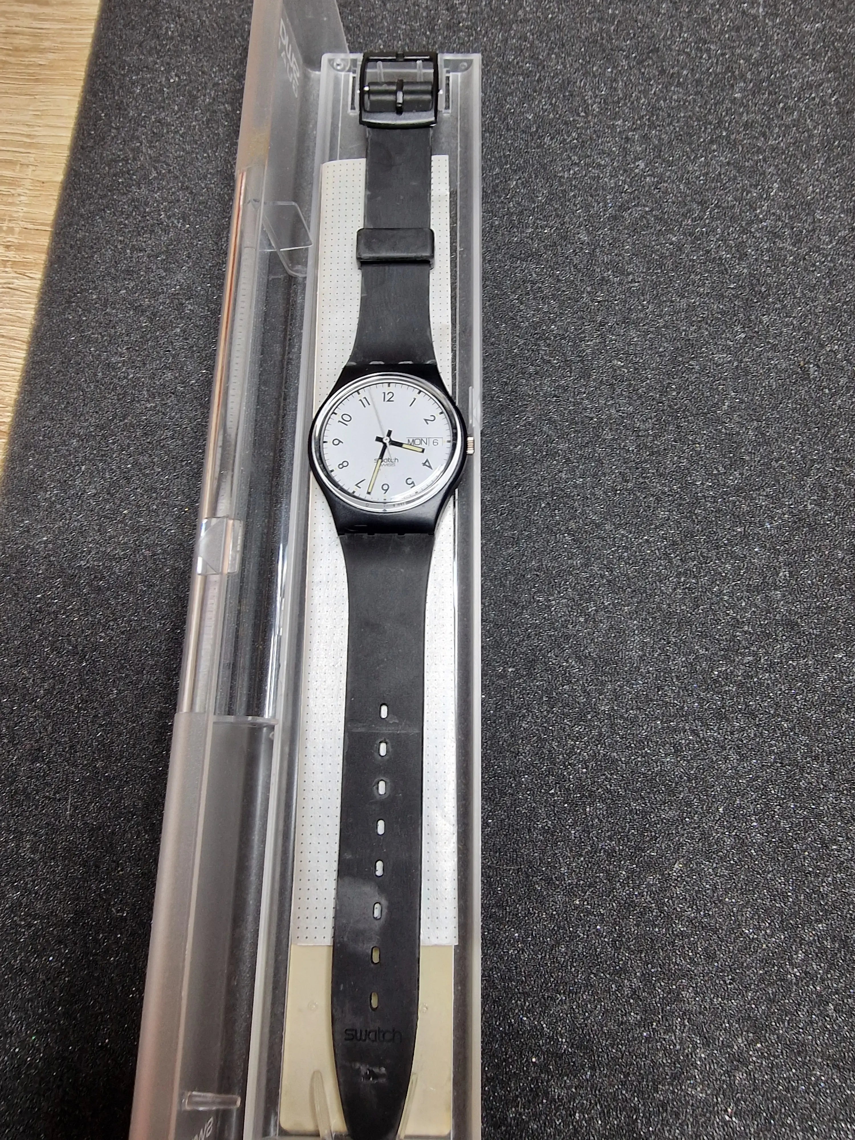 Swatch GB725 “Classic” (1986) – Rare Early Day-Date Model 9