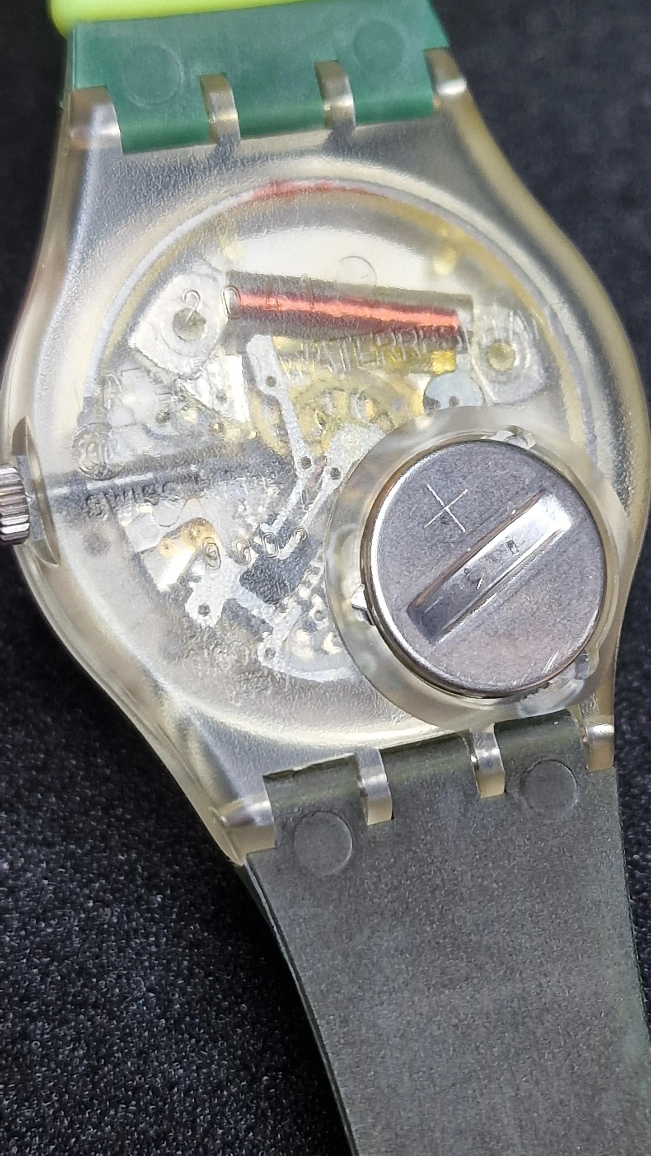 Swatch GK700 – “Giro” (1990) – Vintage Day-Date – UV Glow 8