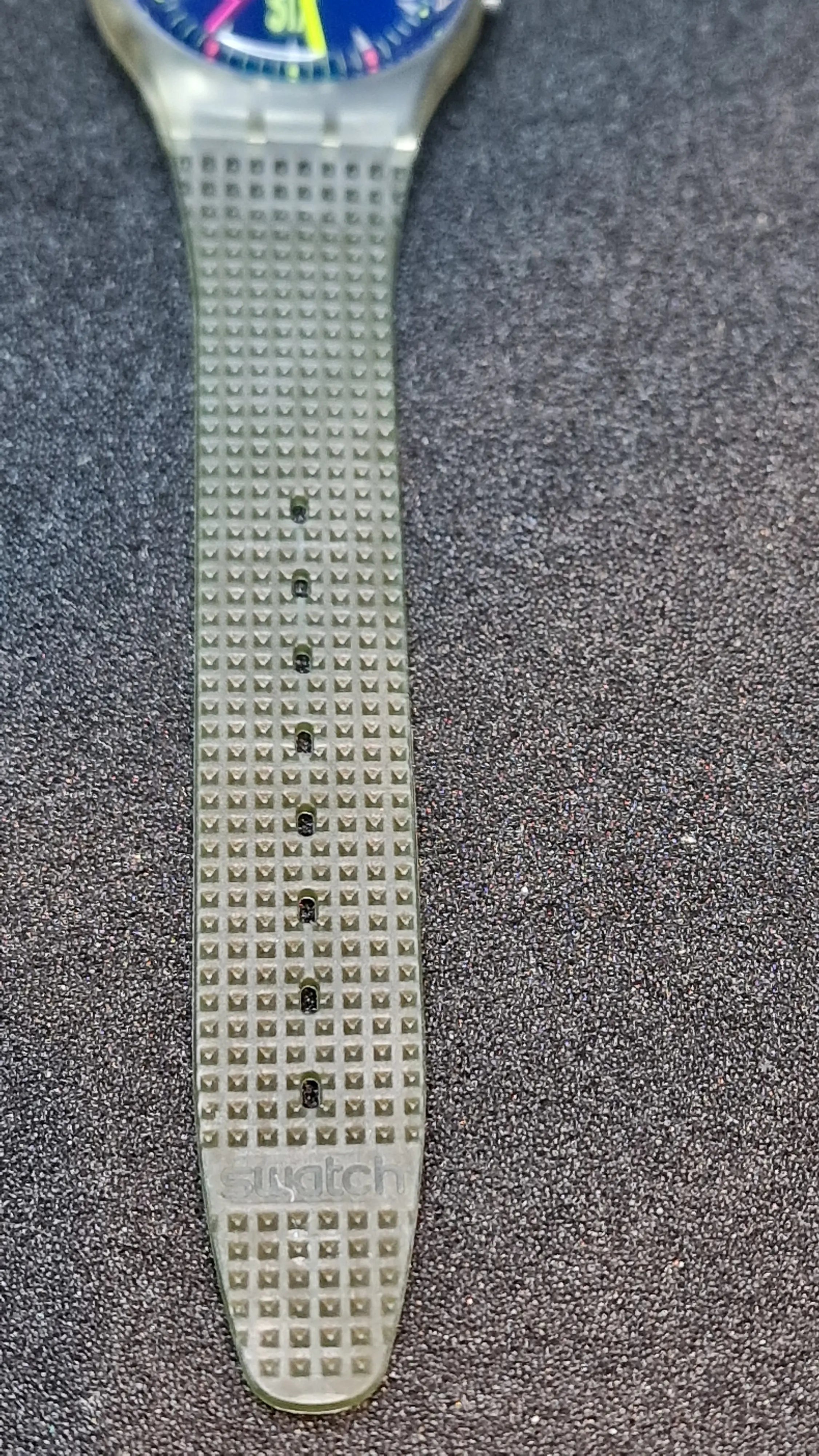 Swatch GK700 – “Giro” (1990) – Vintage Day-Date – UV Glow 9