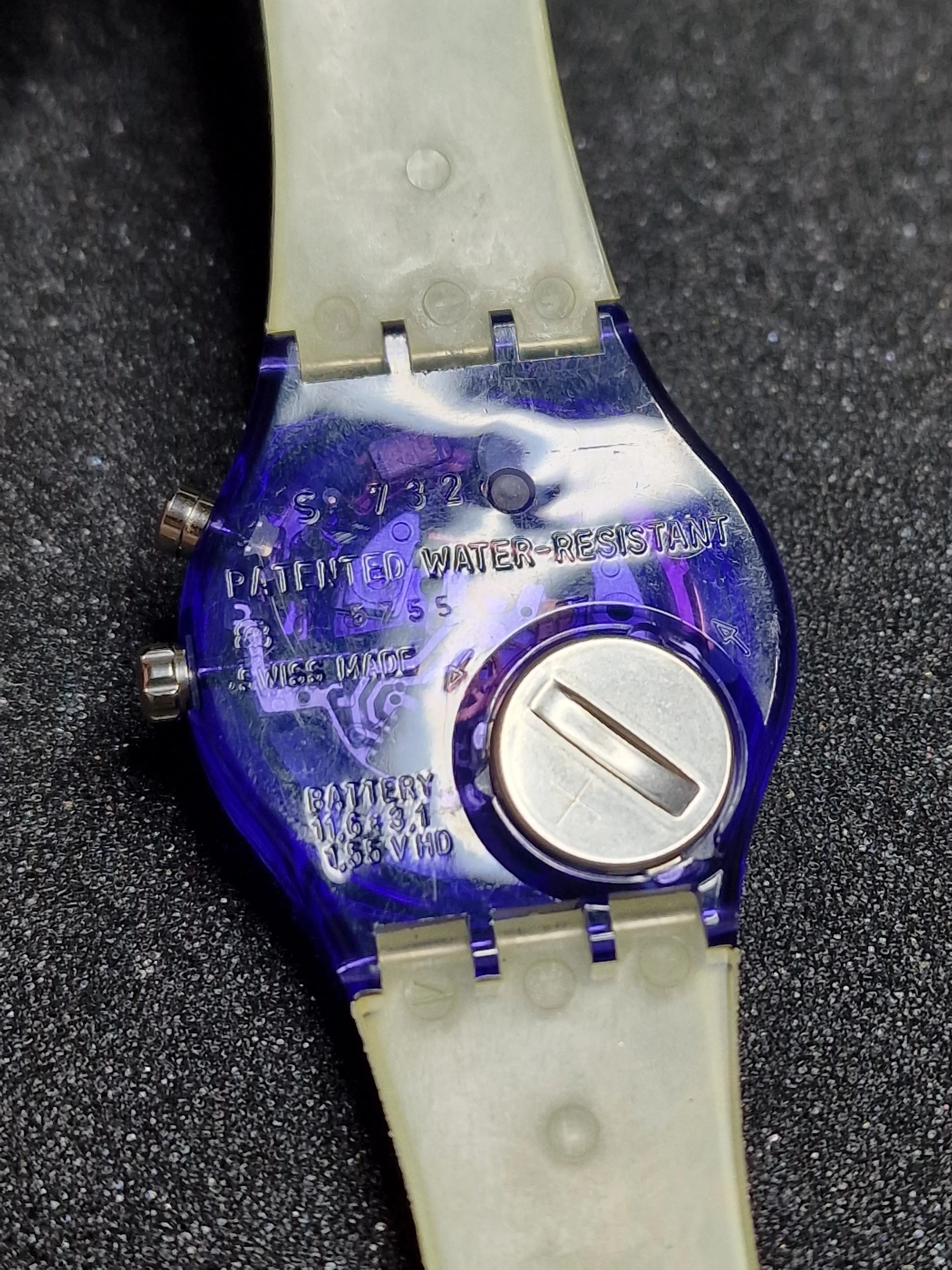 Swatch GN901 “Potluck” (1996) – Swatch Loomi Series 8