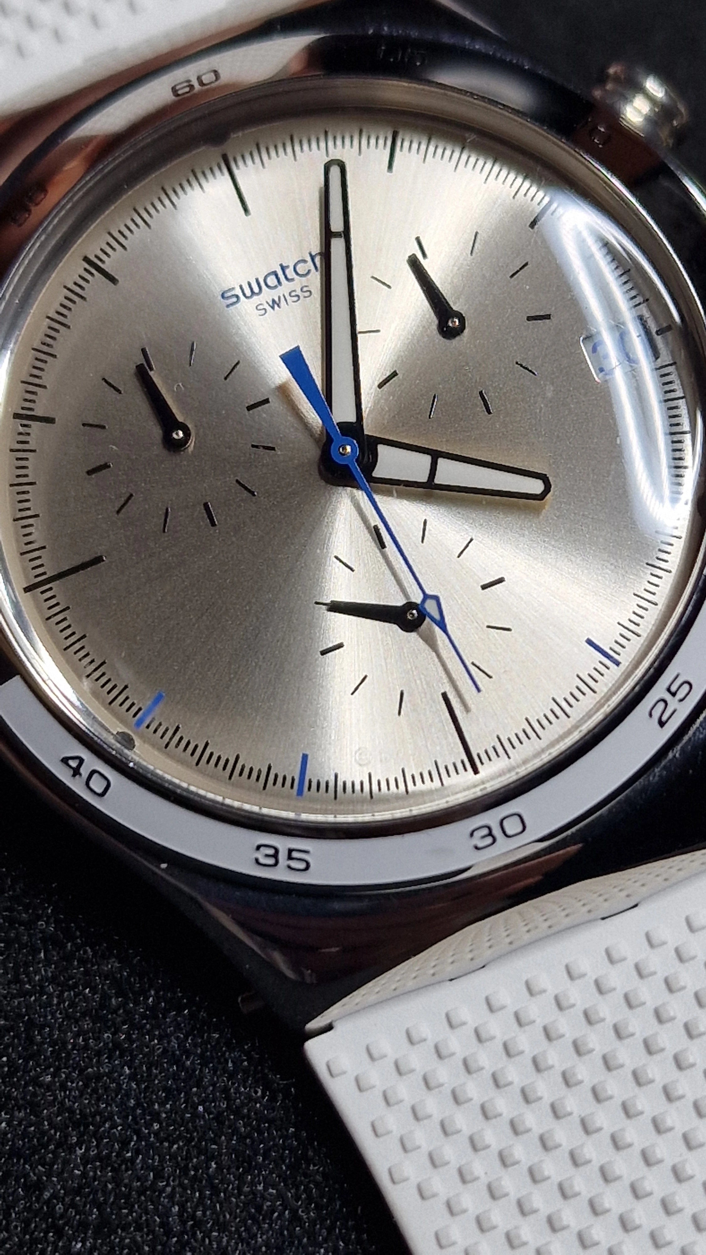 Swatch Irony Chrono YCS584 “Travel Chic” (AG 2014) – Clean silver dial + blue chrono hand - 6
