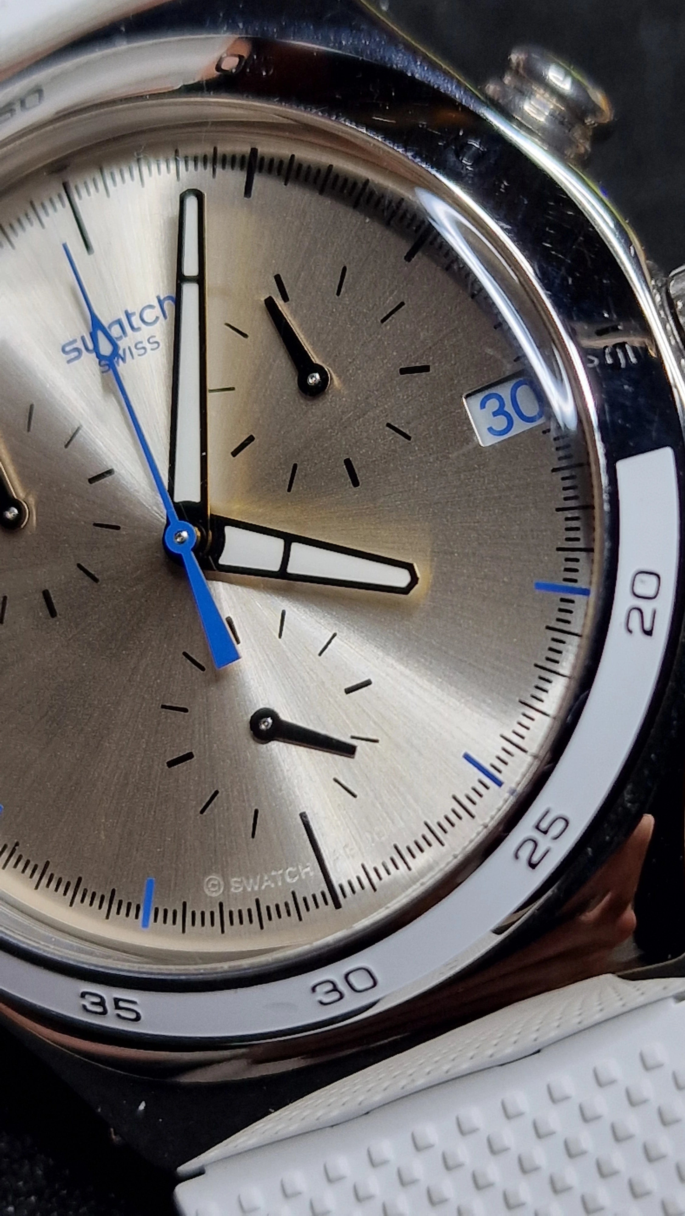 Swatch Irony Chrono YCS584 “Travel Chic” (AG 2014) – Clean silver dial + blue chrono hand - 14
