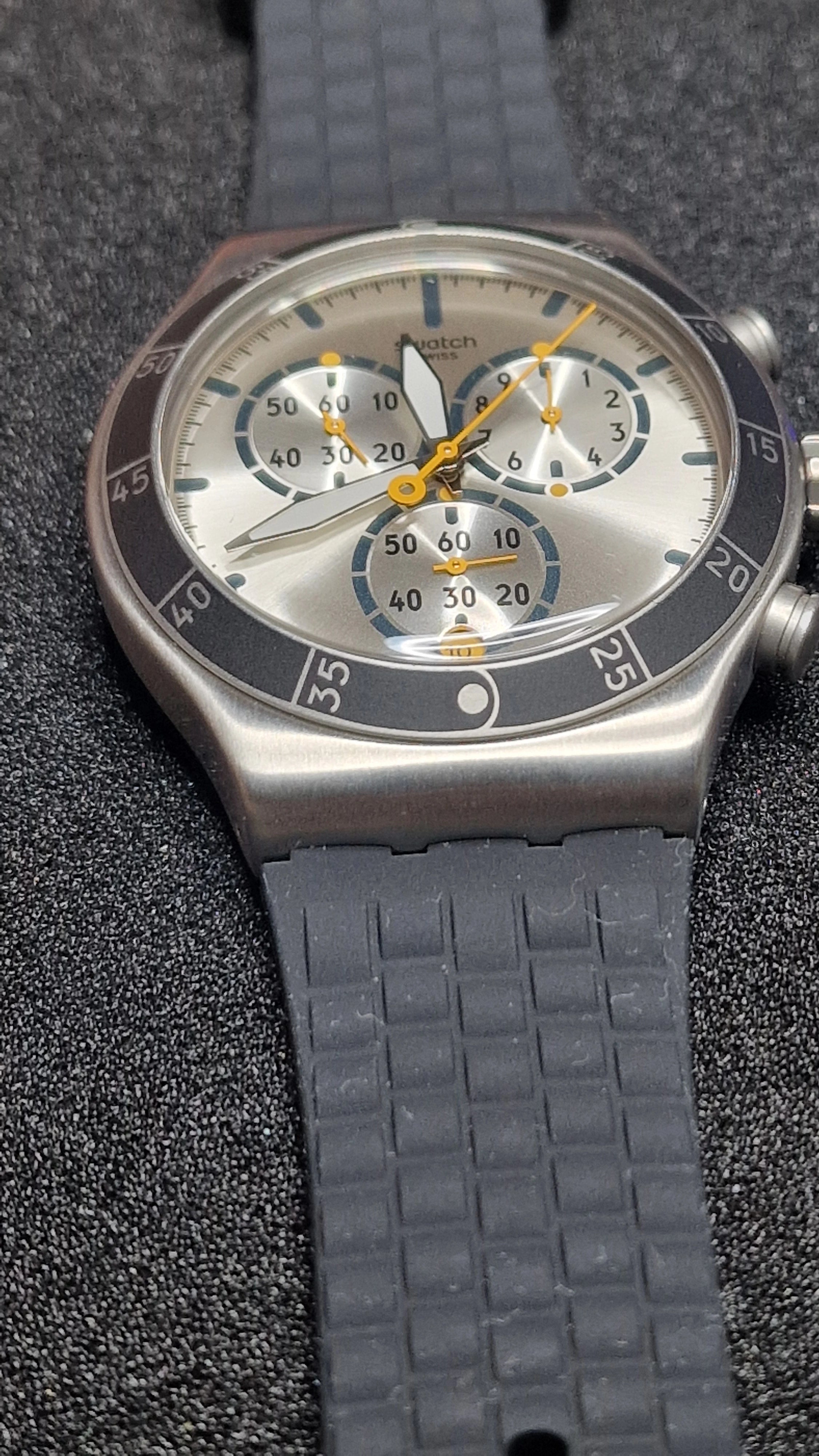 Swatch Irony Chrono YVS420 “Jump High” (AG 2014) – sporty chrono with killer lume - 7