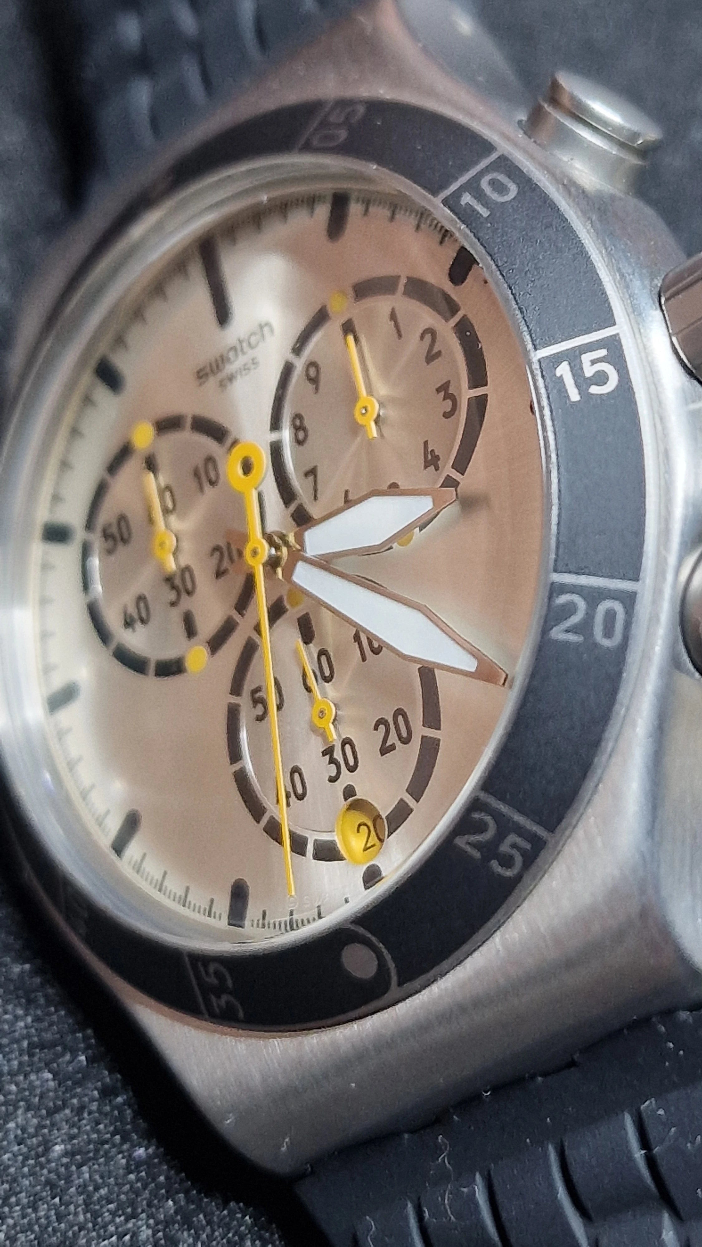 Swatch Irony Chrono YVS420 “Jump High” (AG 2014) – sporty chrono with killer lume - 16