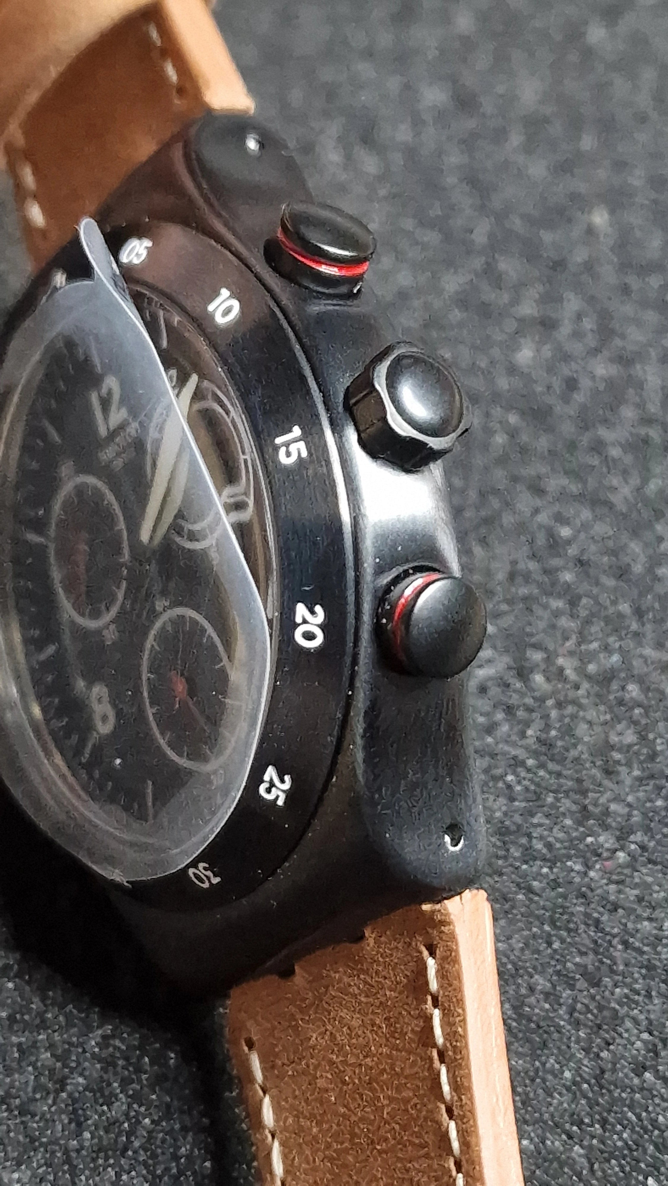 ⏱ Swatch Irony Chrono YVZ400S – Jérémy Jones (2015) - 4