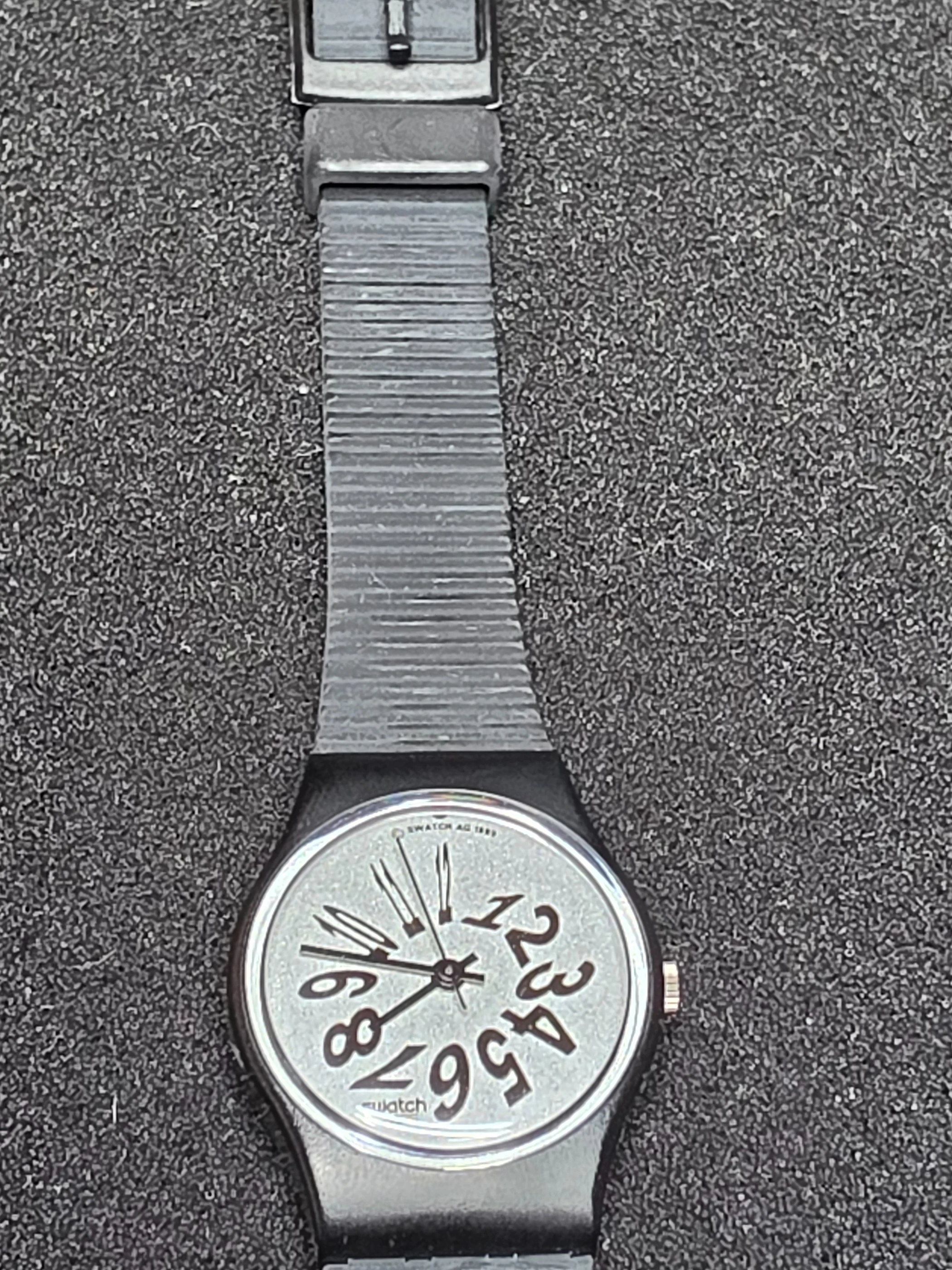Swatch Lady Black Night LB127 – 1990 – NOS – Black Dial – view 9