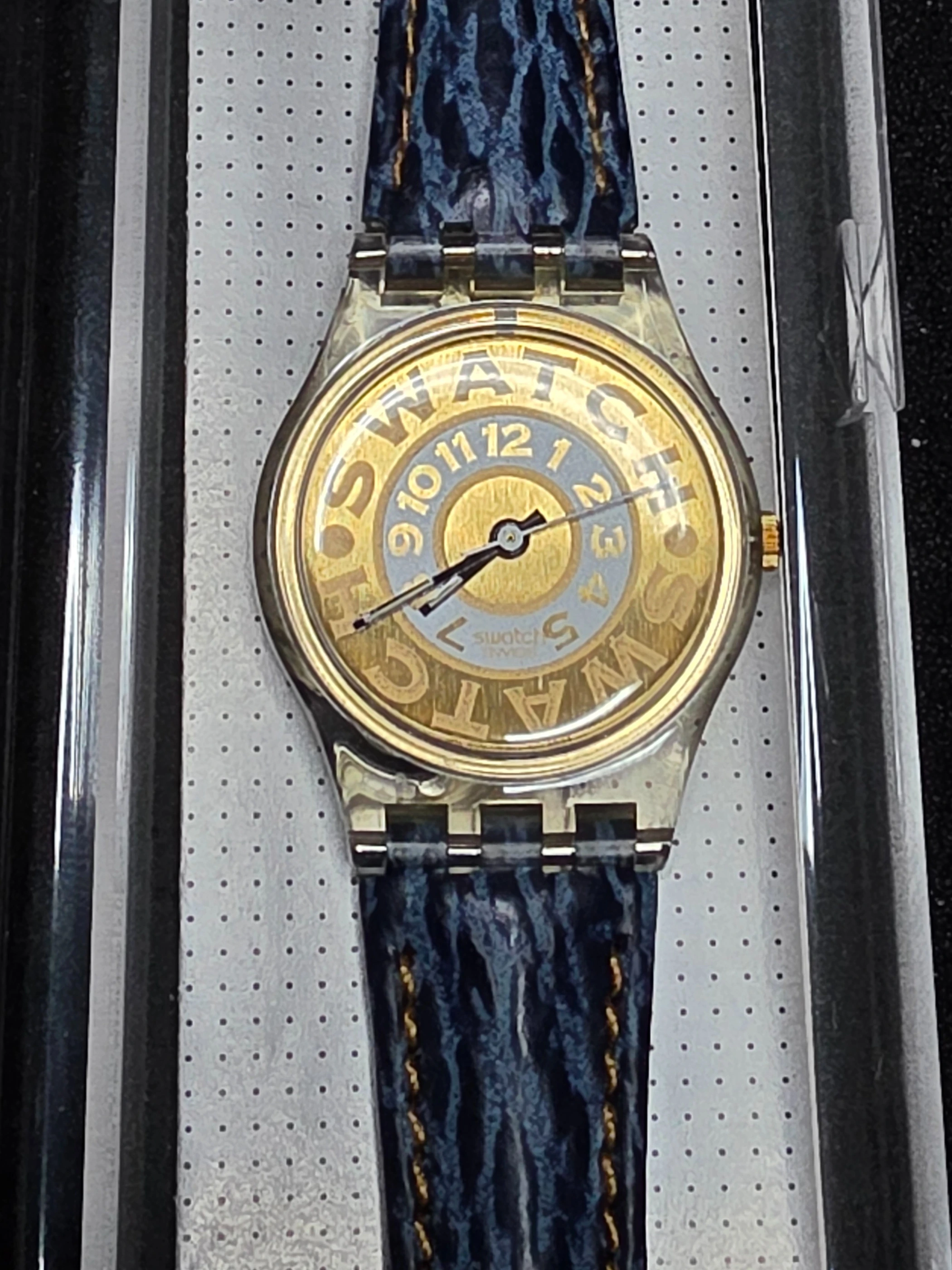 Swatch Lady Bleached LK139 – 1991 – NOS – Gold Dial