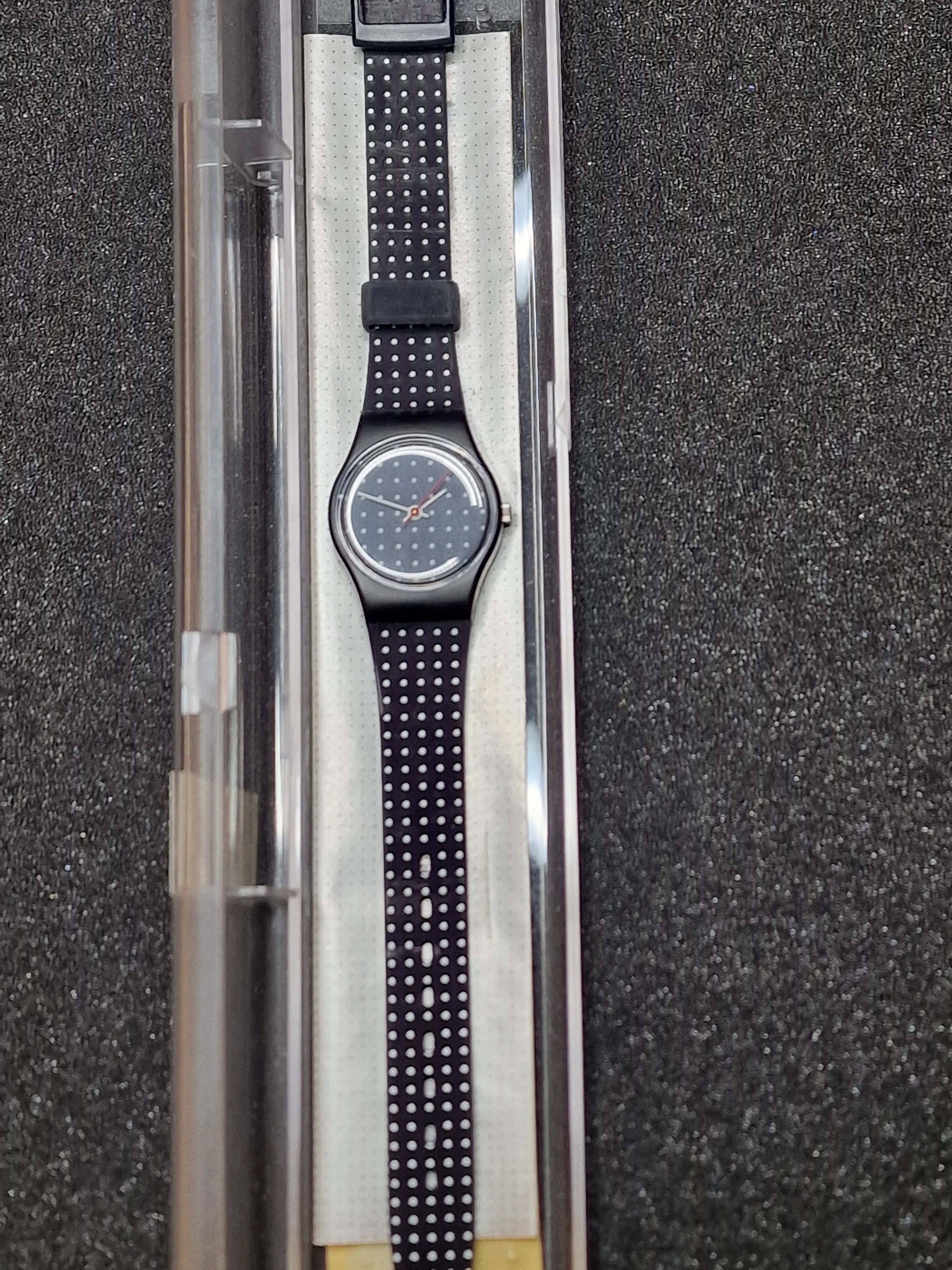 Swatch Lady LN104 “Biarritz” (1988) – Elegant Polka Dot Classic - 2