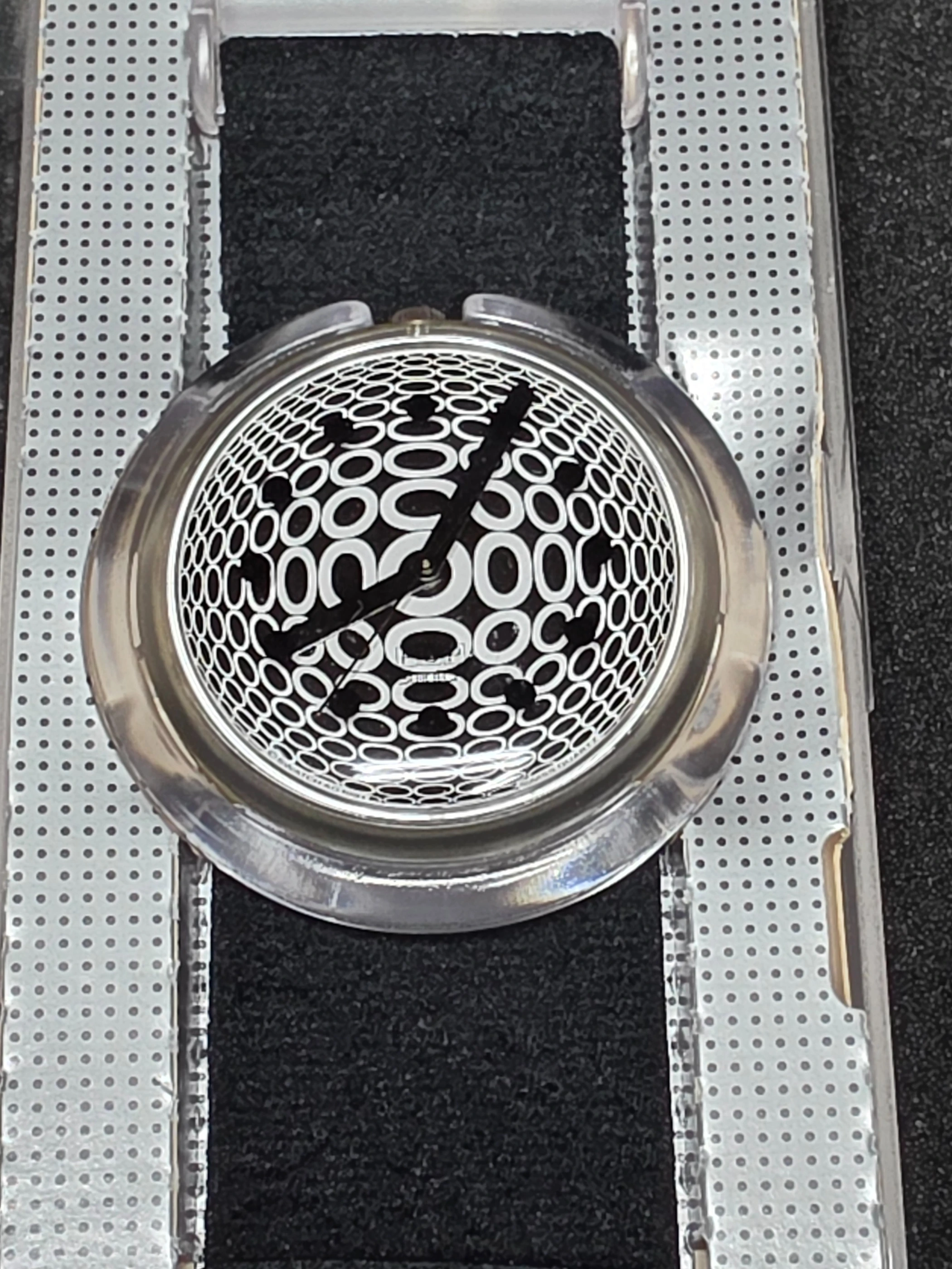 Swatch Pop Dots PWK166 – 1992 – NOS – Unique Design